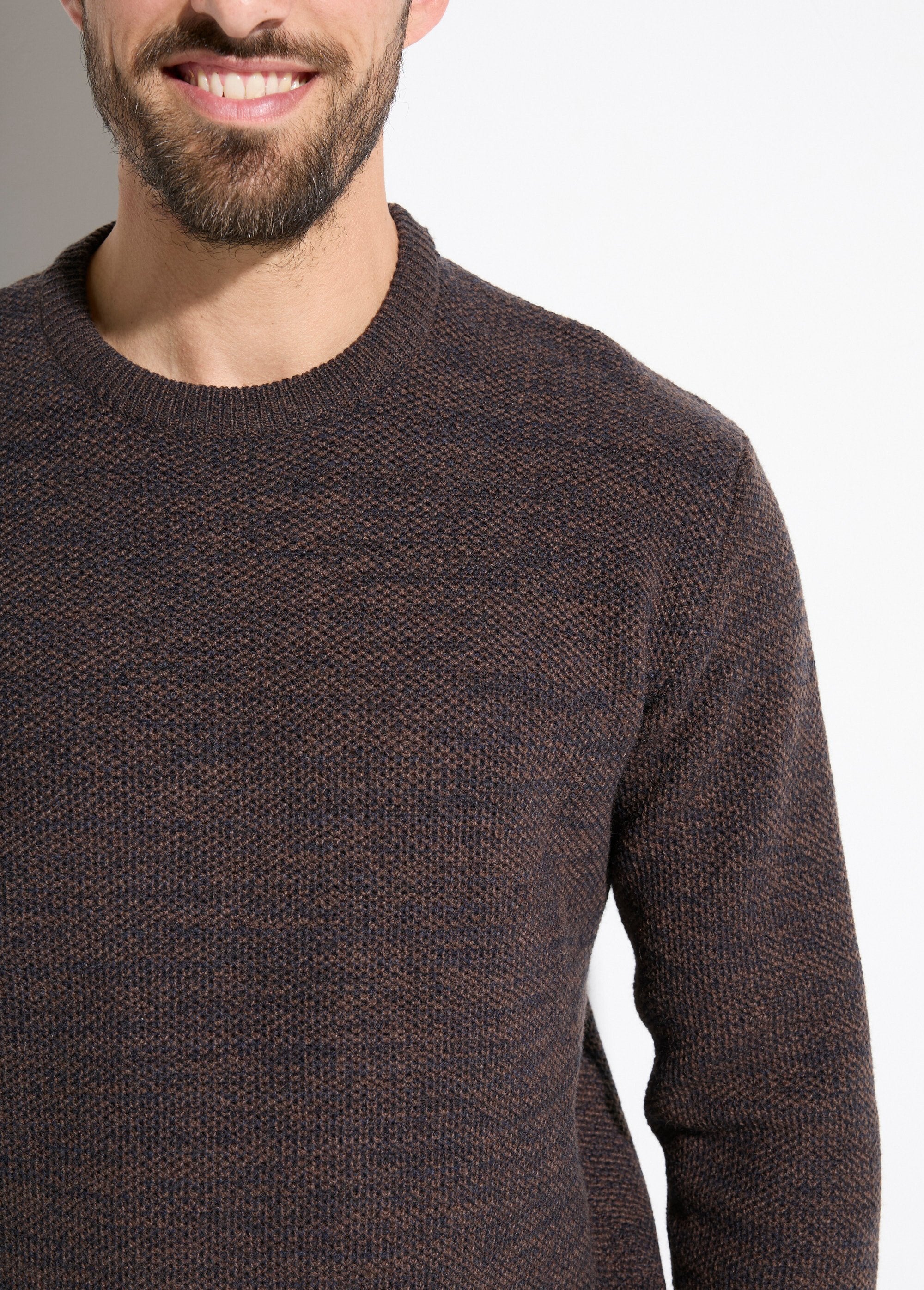 Maglia_con_scollo_rotondo_in_lana_screziata,_maniche_lunghe_Marron_DE1_slim