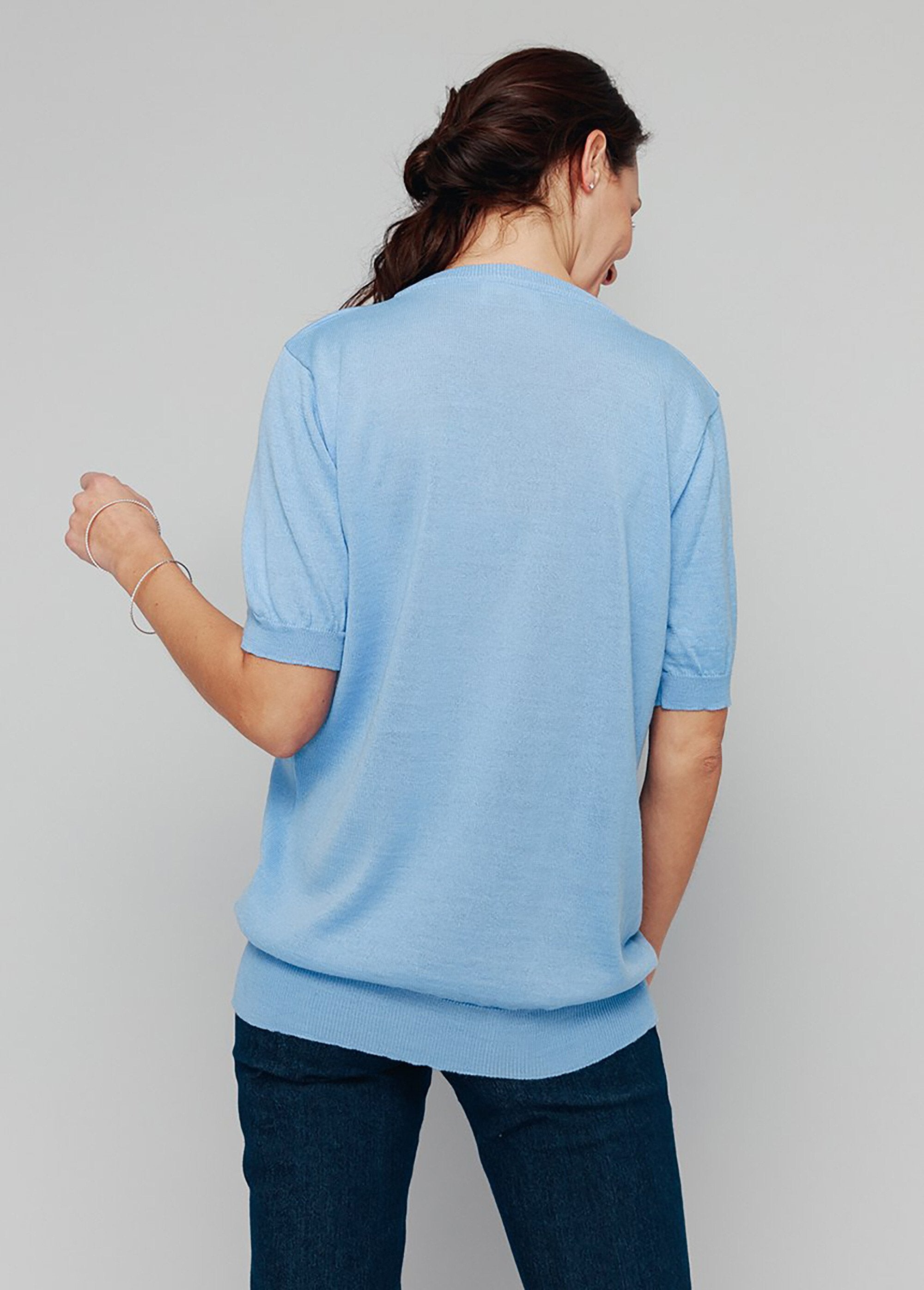 Maglia_a_maniche_corte_in_lana_merino_Nuvola_blu_DO1_slim