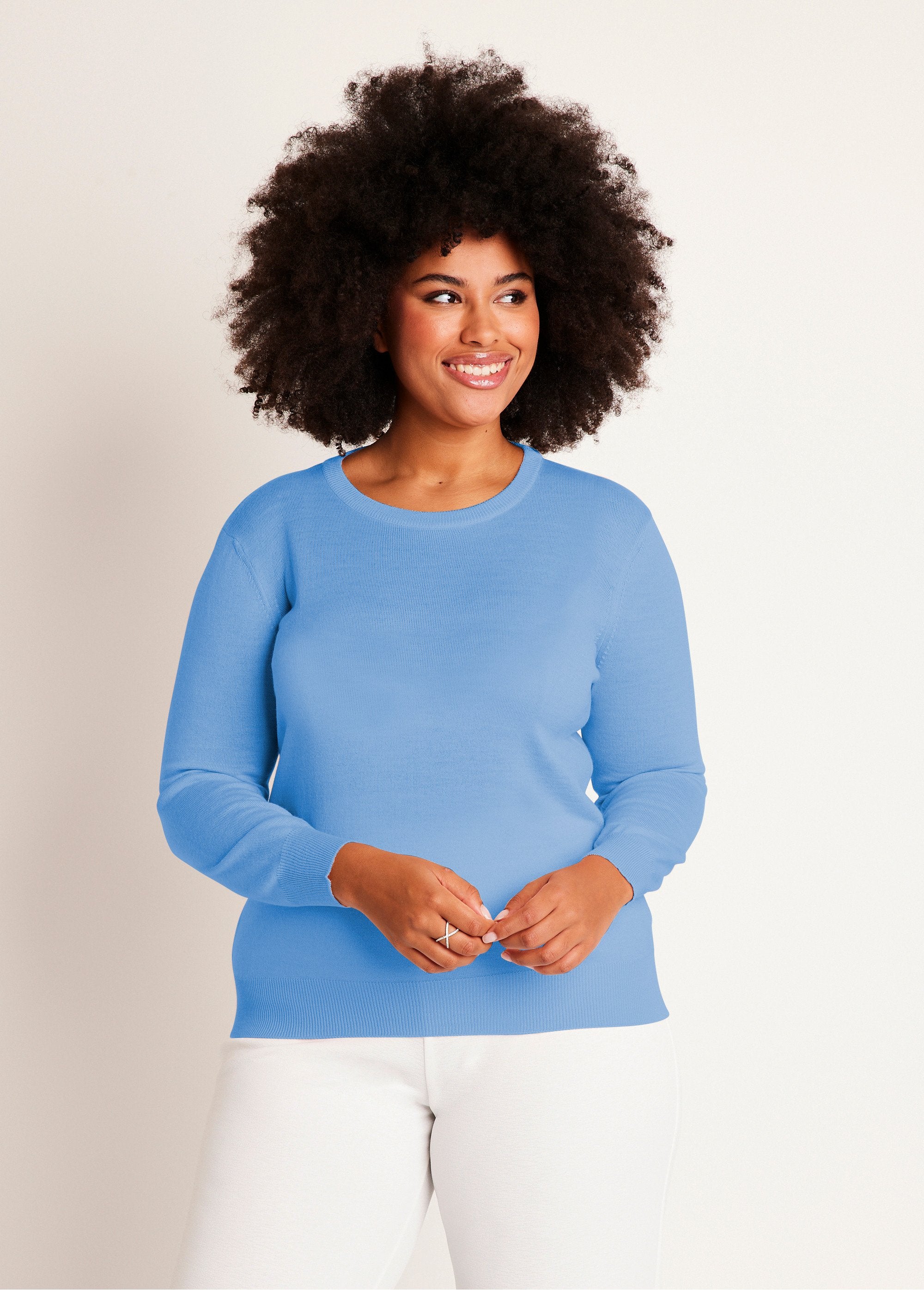 Maglia_a_maniche_lunghe_con_scollo_rotondo_in_lana_merino_Nuvola_blu_FA1_curvy