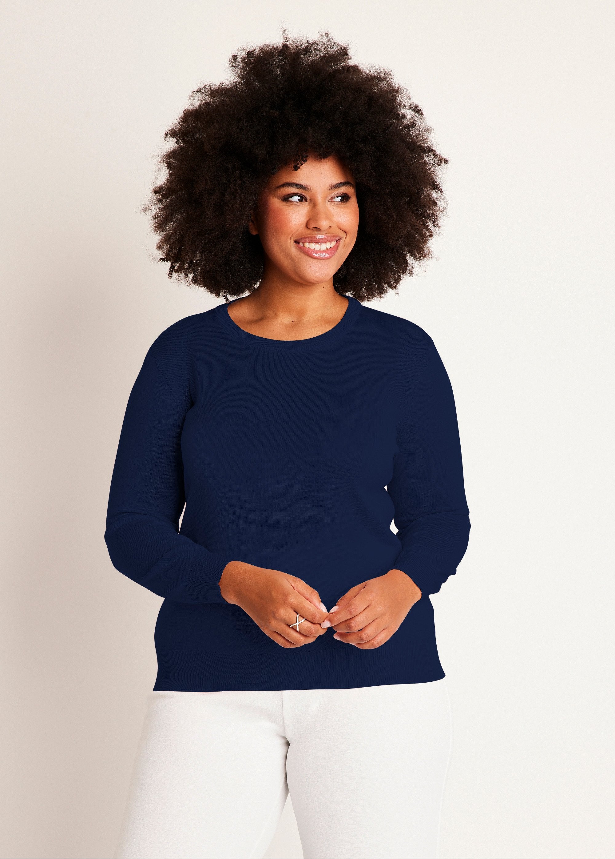 Maglia_a_maniche_lunghe_con_scollo_rotondo_in_lana_merino_Marino_FA1_curvy