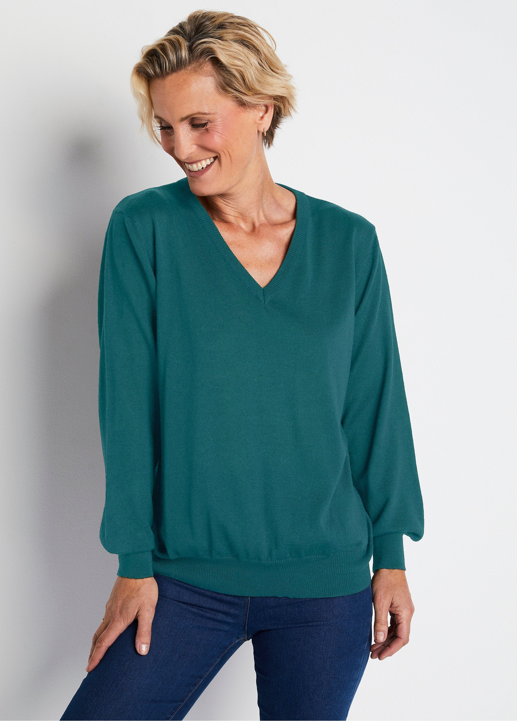 Maglia_corta_con_scollo_a_V_in_lana_merino_Smeraldo_FA1_slim