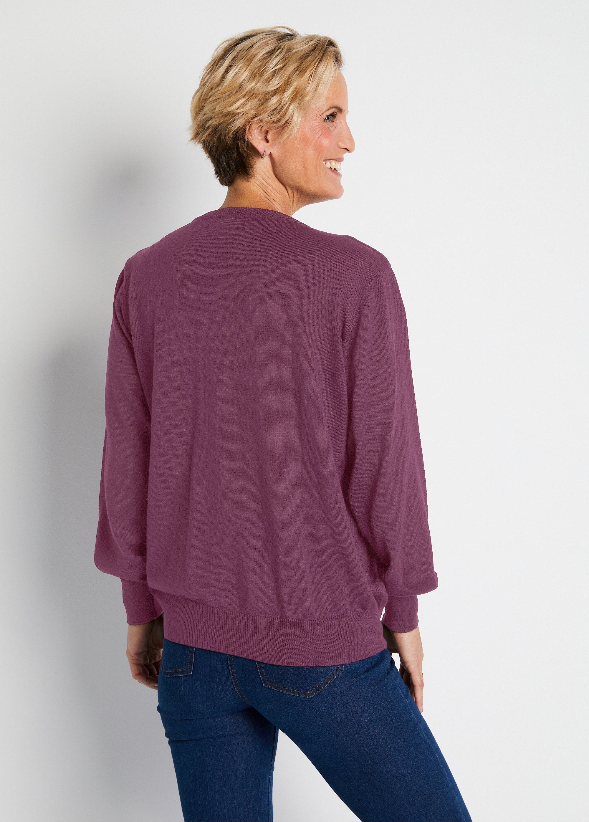 Maglia_corta_con_scollo_a_V_in_lana_merino_Violino_DO1_slim