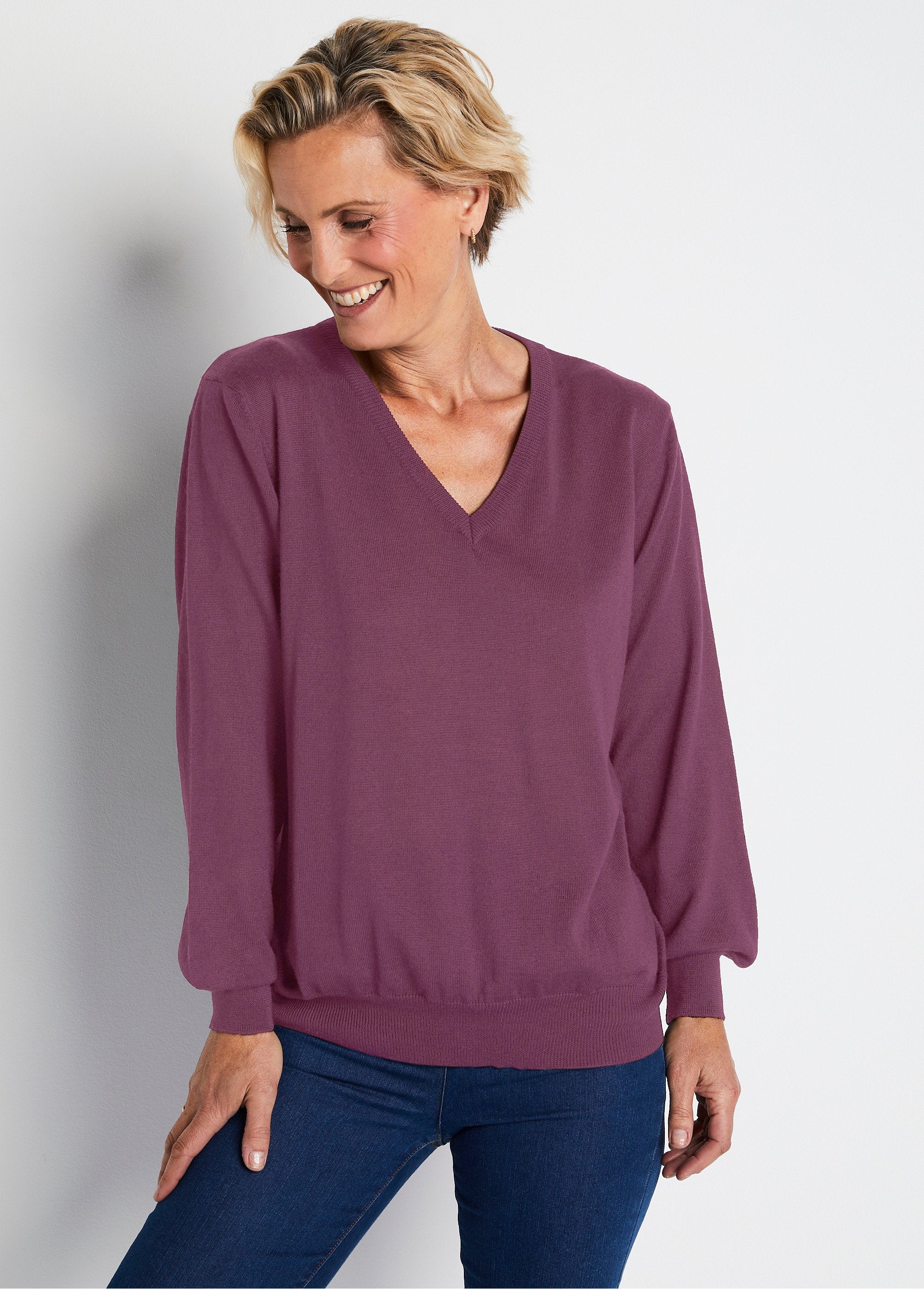 Maglia_corta_con_scollo_a_V_in_lana_merino_Violino_FA1_slim