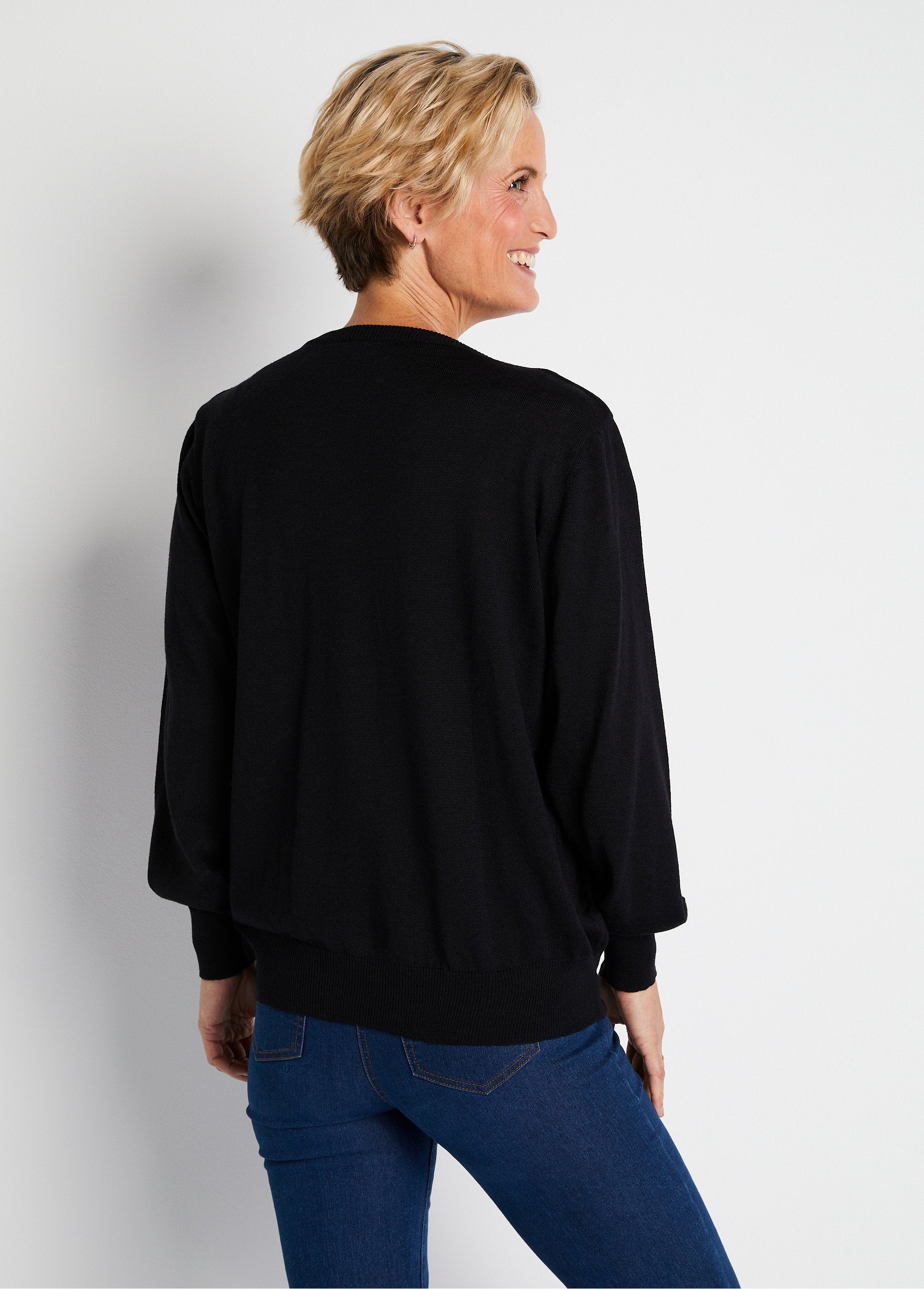 Maglia_corta_con_scollo_a_V_in_lana_merino_Nero_DO1_slim