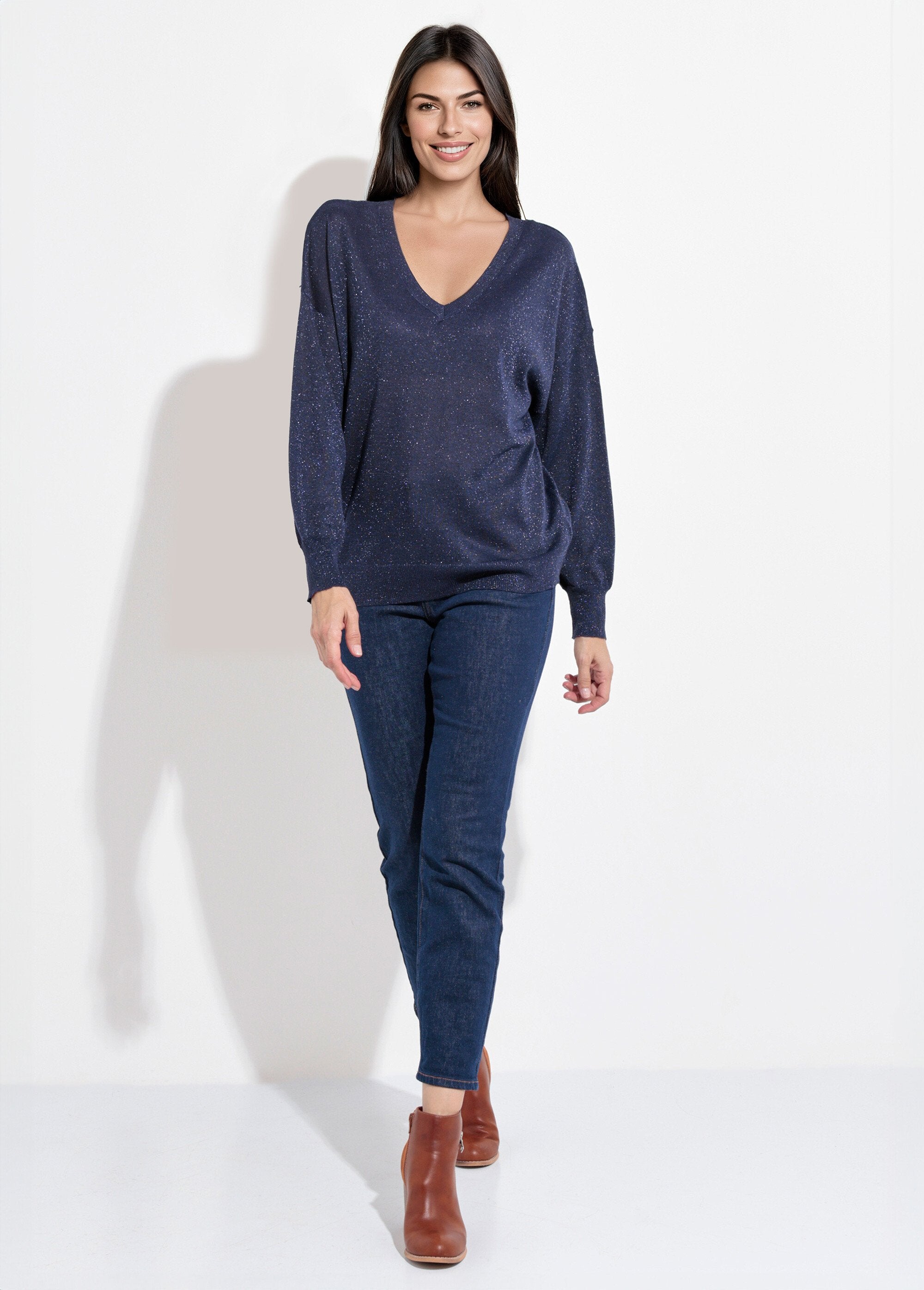 Maglione_con_scollo_a_V_in_maglia_finemente_metallizzata_Marine_SF1_slim