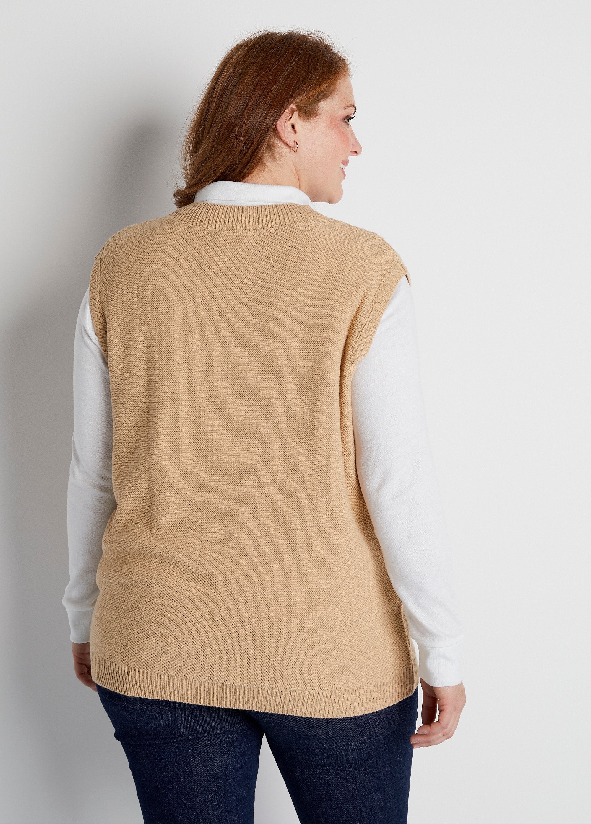 Maglia_senza_maniche_con_scollo_a_V_Beige_DO1_curvy