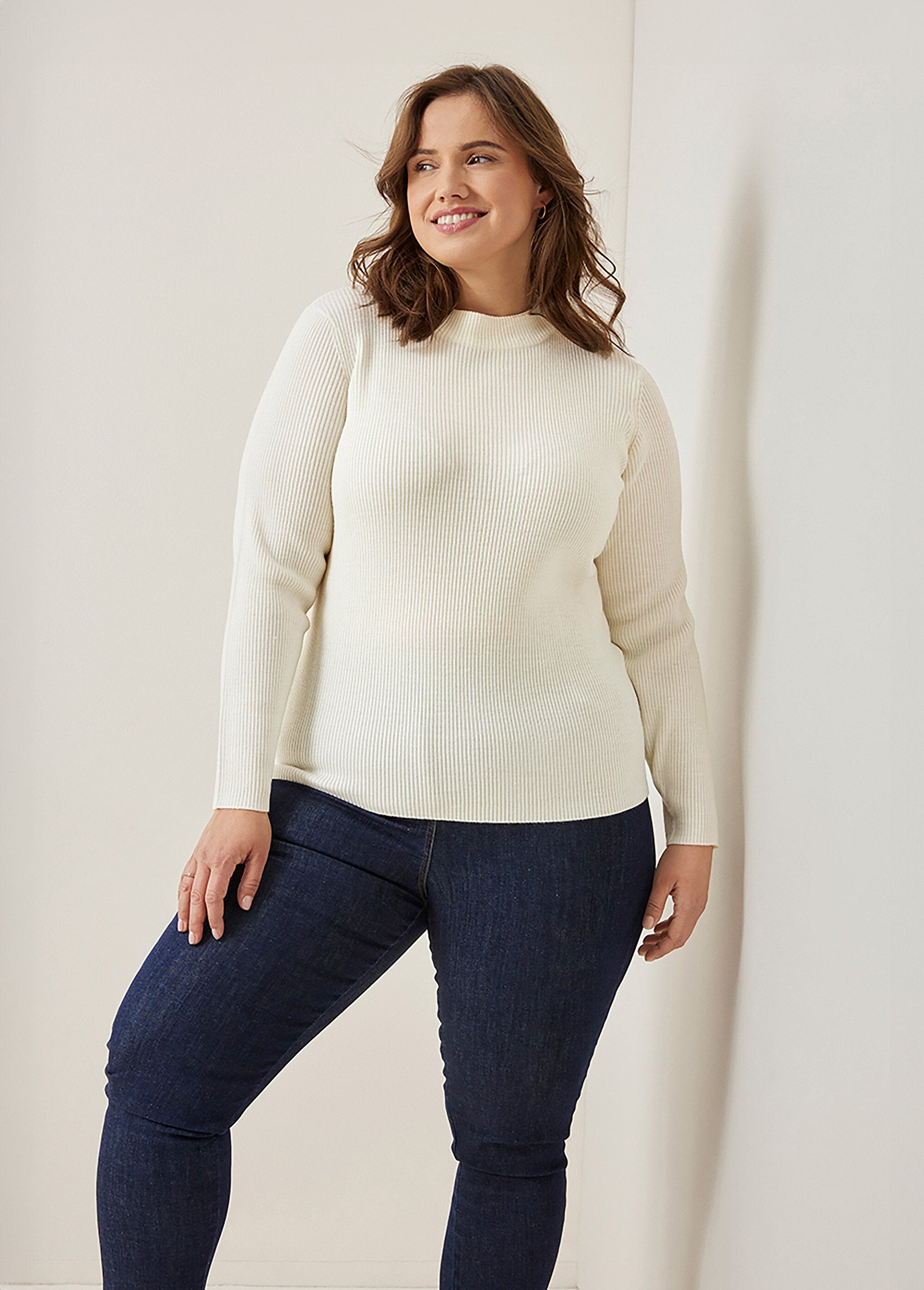 Maglia_a_collo_alto_in_maglia_a_coste_Ecru_FA1_curvy