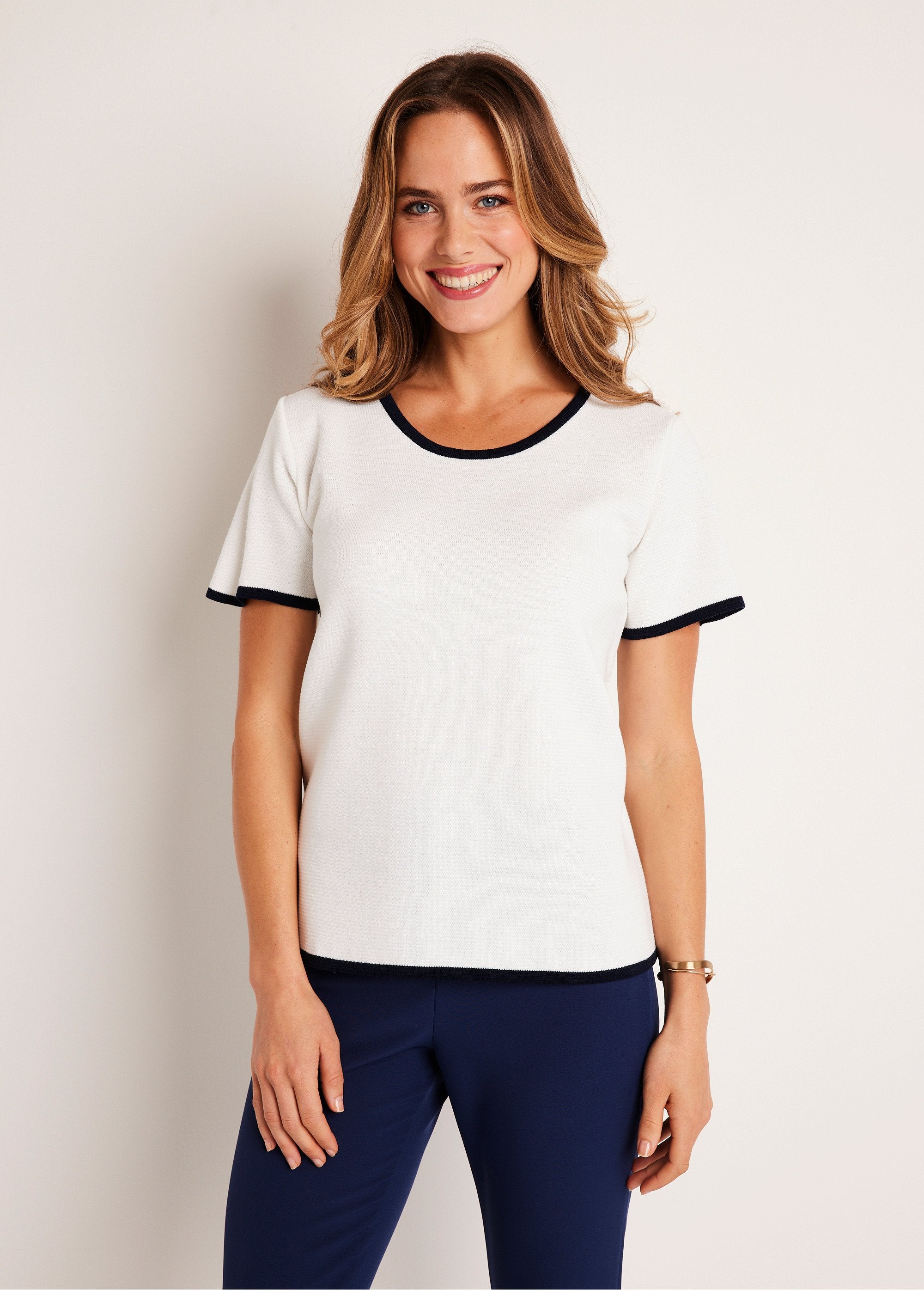 Maglia_a_maniche_corte_bicolore_Bianco_e_blu_scuro_FA1_slim
