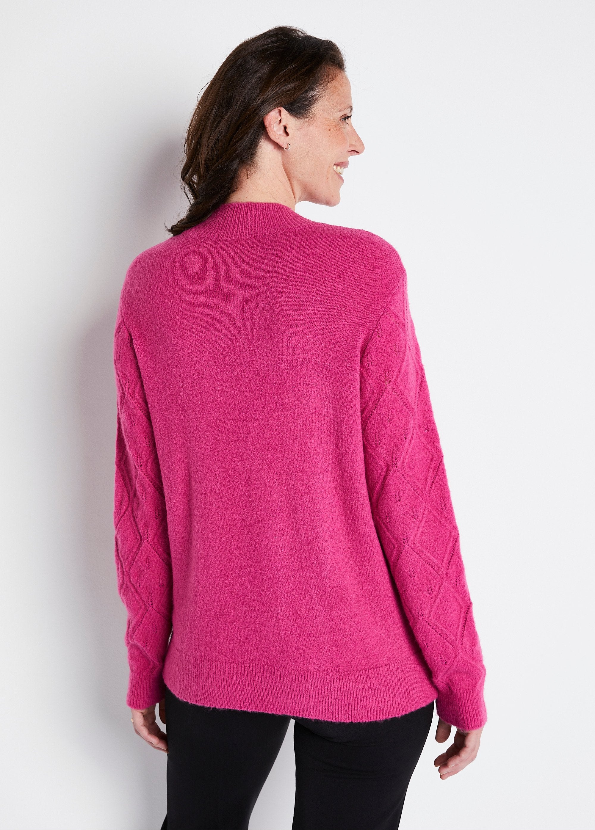 Morbido_maglione_traforato_con_perline_e_collo_alto_ROSA_DO1_slim