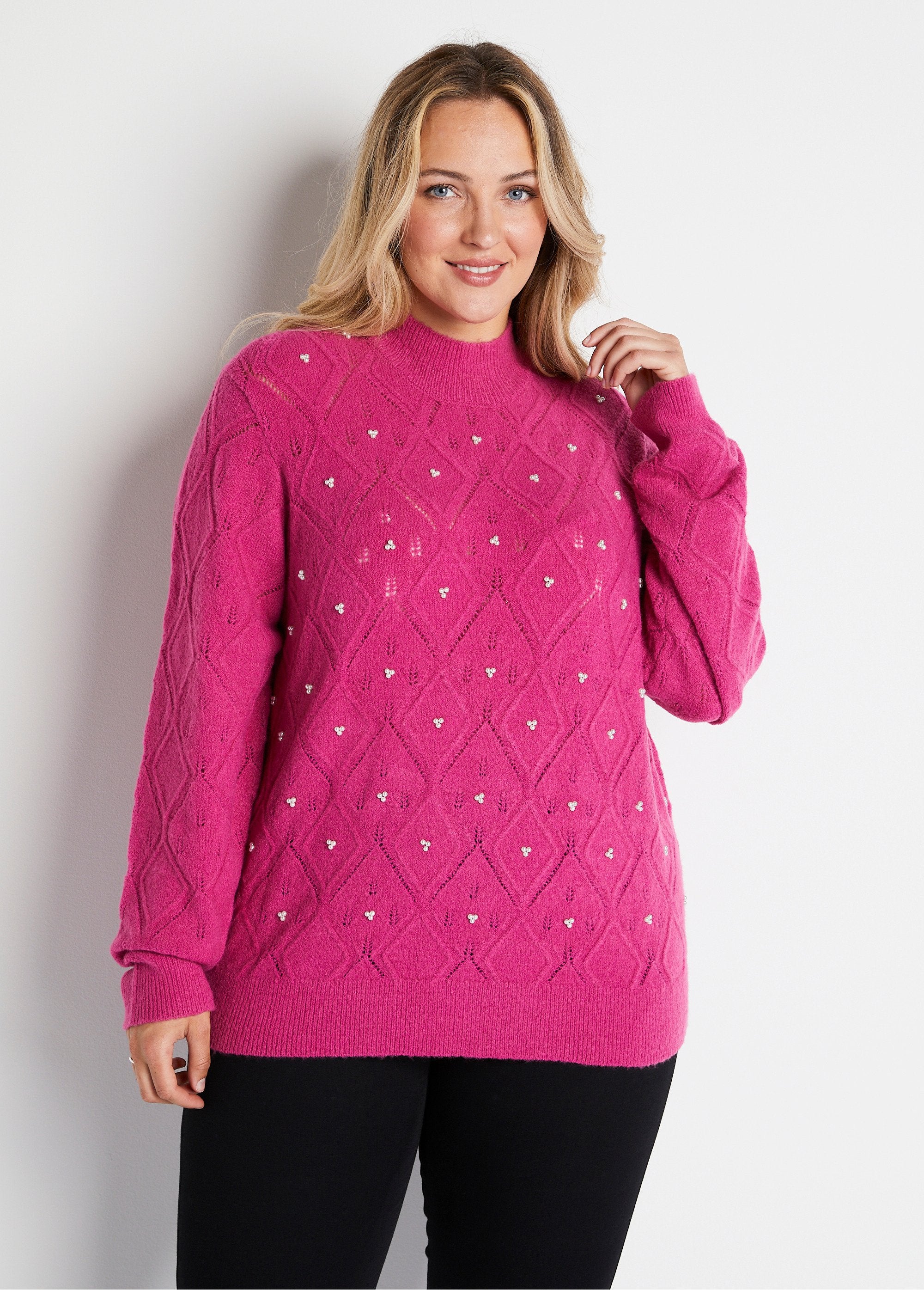 Morbido_maglione_traforato_con_perline_e_collo_alto_ROSA_FA1_curvy