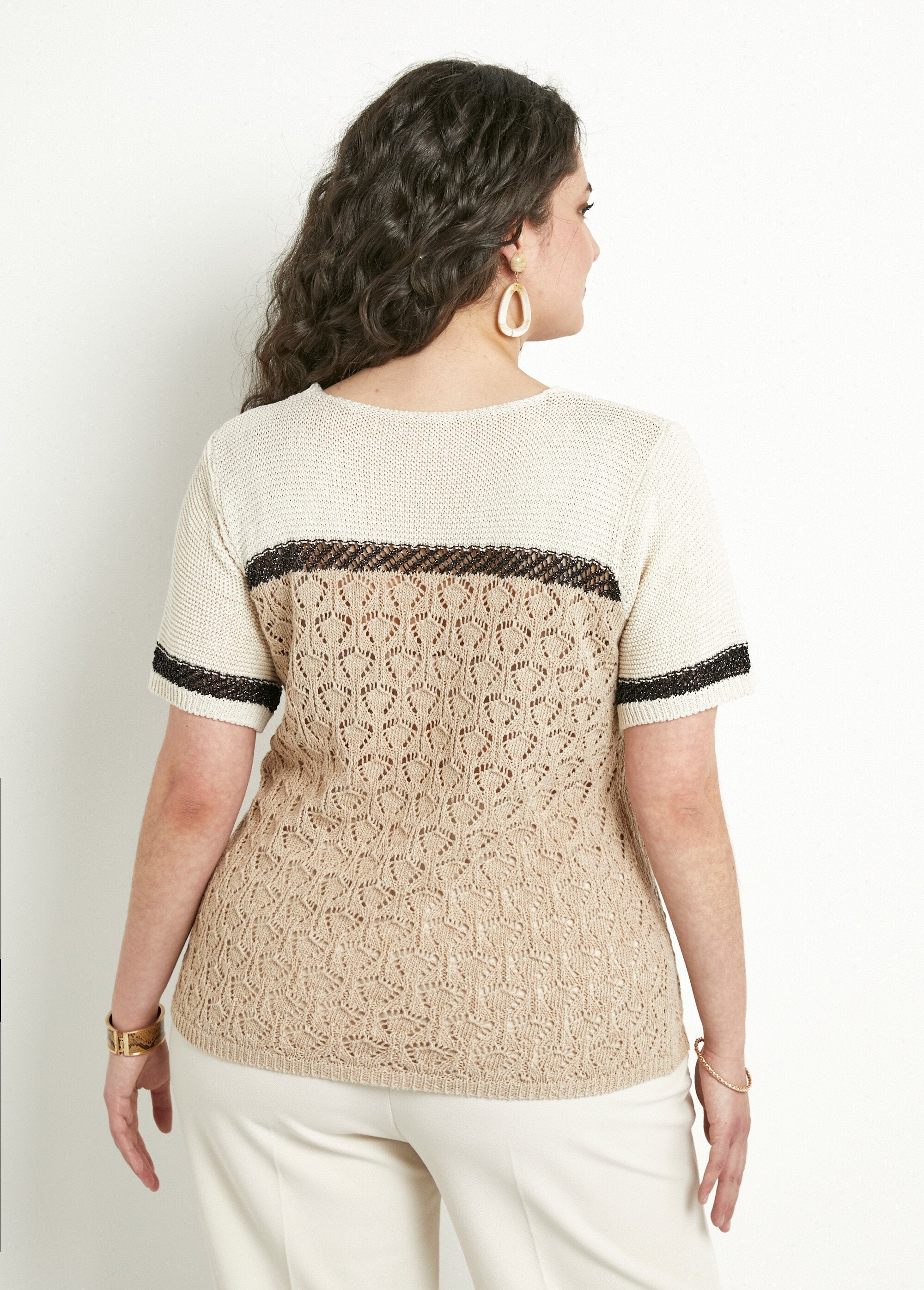 Maglia_morbida_e_lucida,_maniche_corte,_collo_rotondo_Beige_et_noir_DO1_curvy