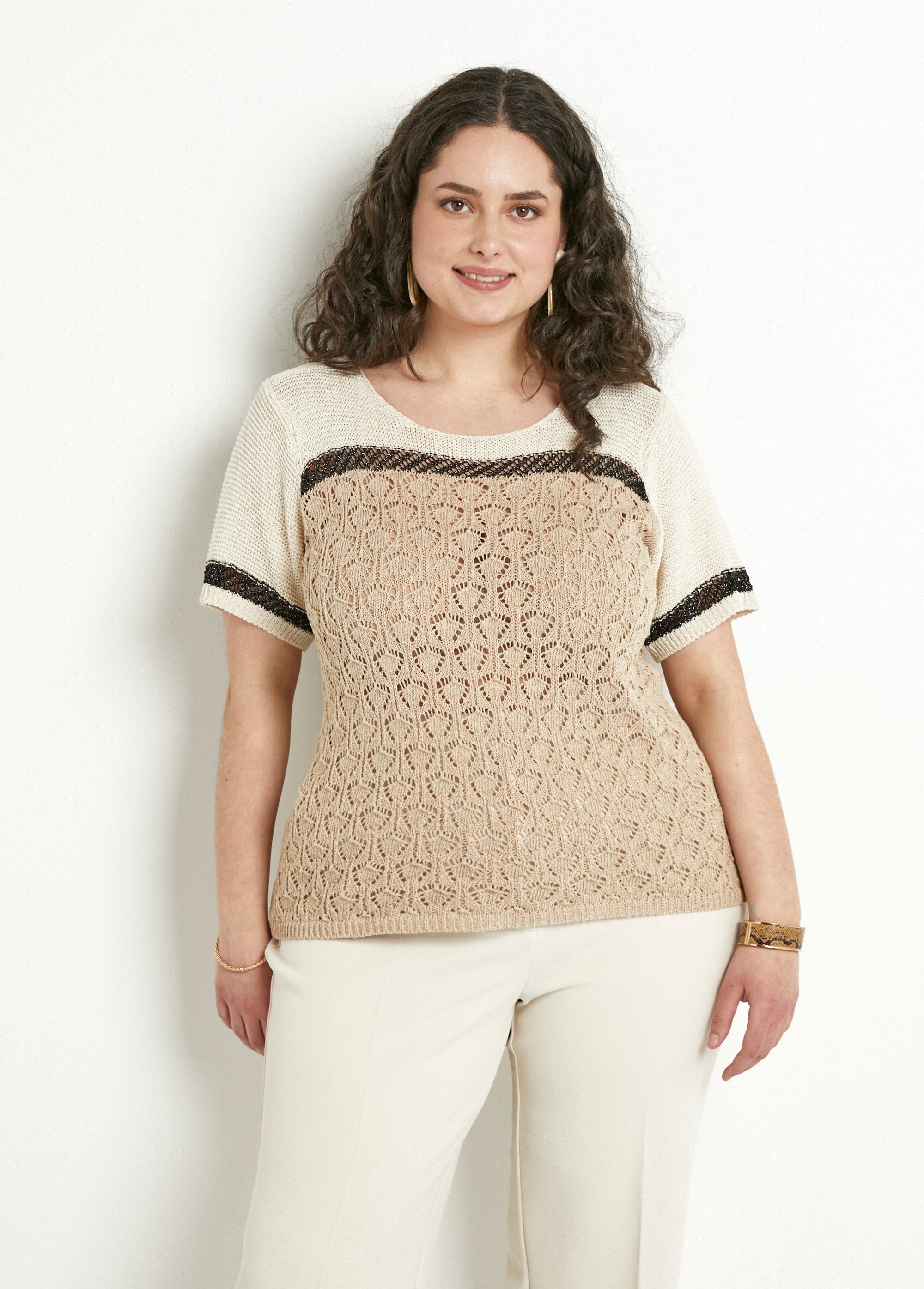 Maglia_morbida_e_lucida,_maniche_corte,_collo_rotondo_Beige_et_noir_FA1_curvy