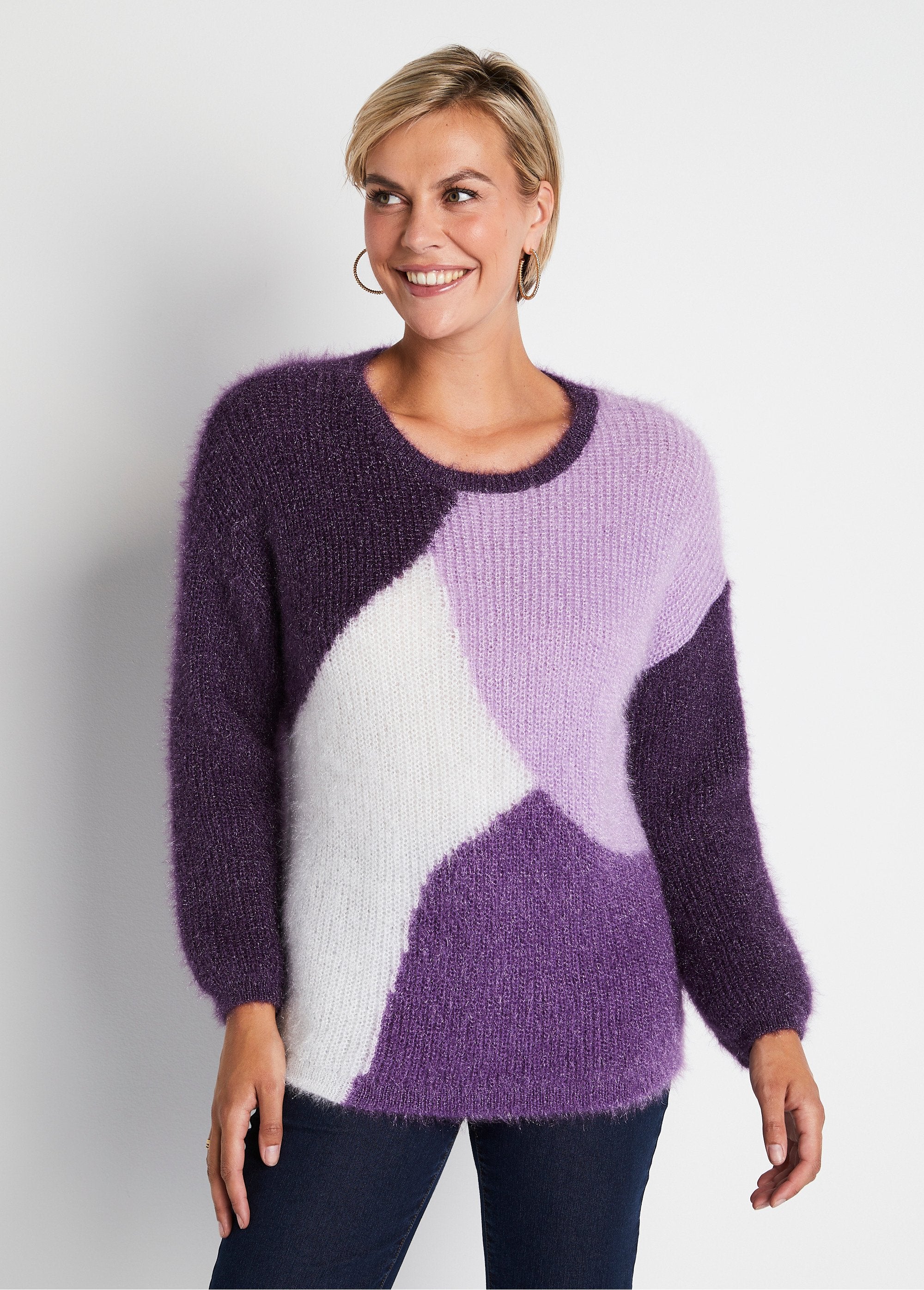 Maglia_morbida_a_blocchi_di_colore_Ribes_nero_ed_ecru_FA1_slim