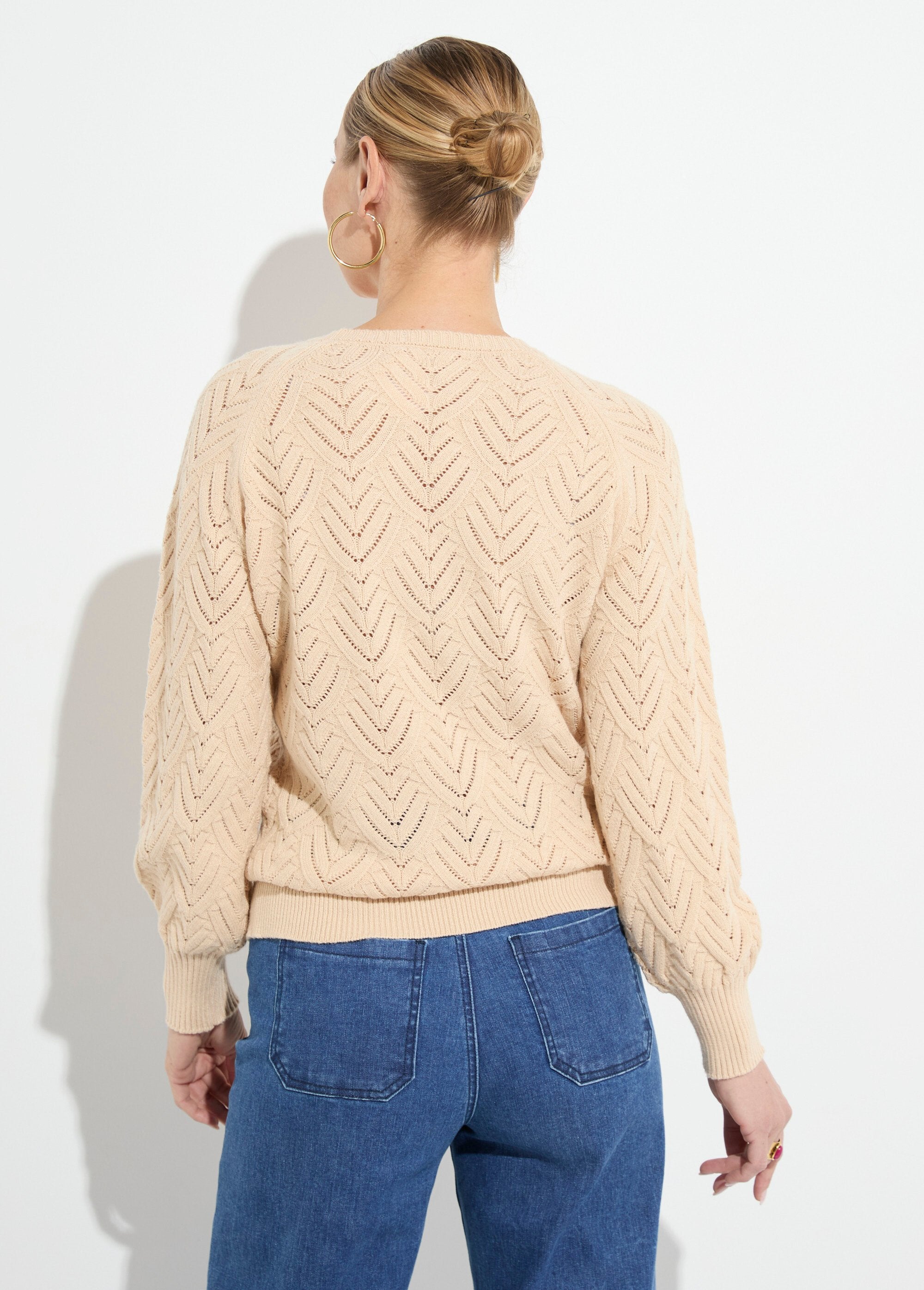 Morbido_maglione_corto_tinta_unita_con_scollo_rotondo_Beige_DO1_slim