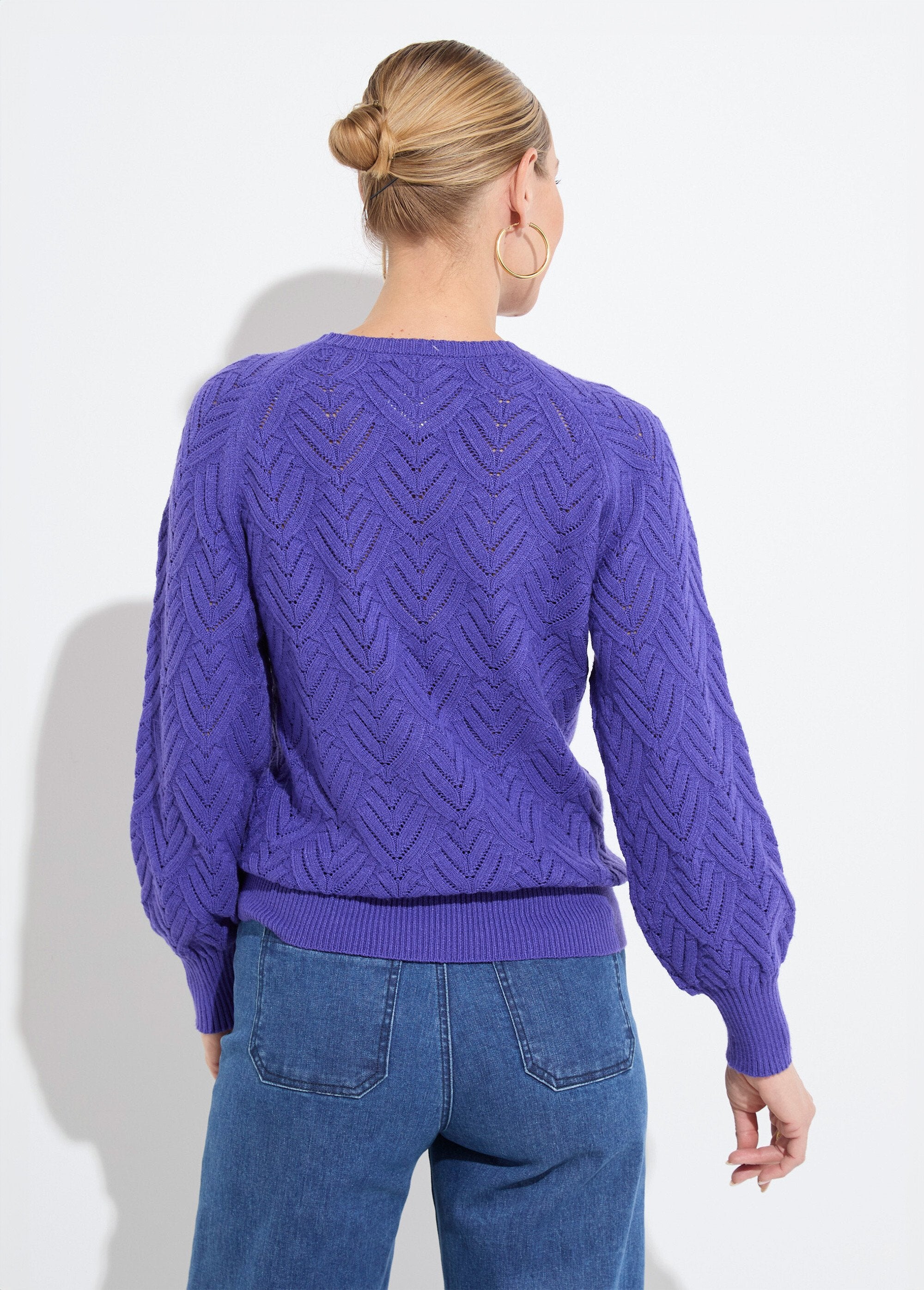 Morbido_maglione_corto_tinta_unita_con_scollo_rotondo_Violet_DO1_slim