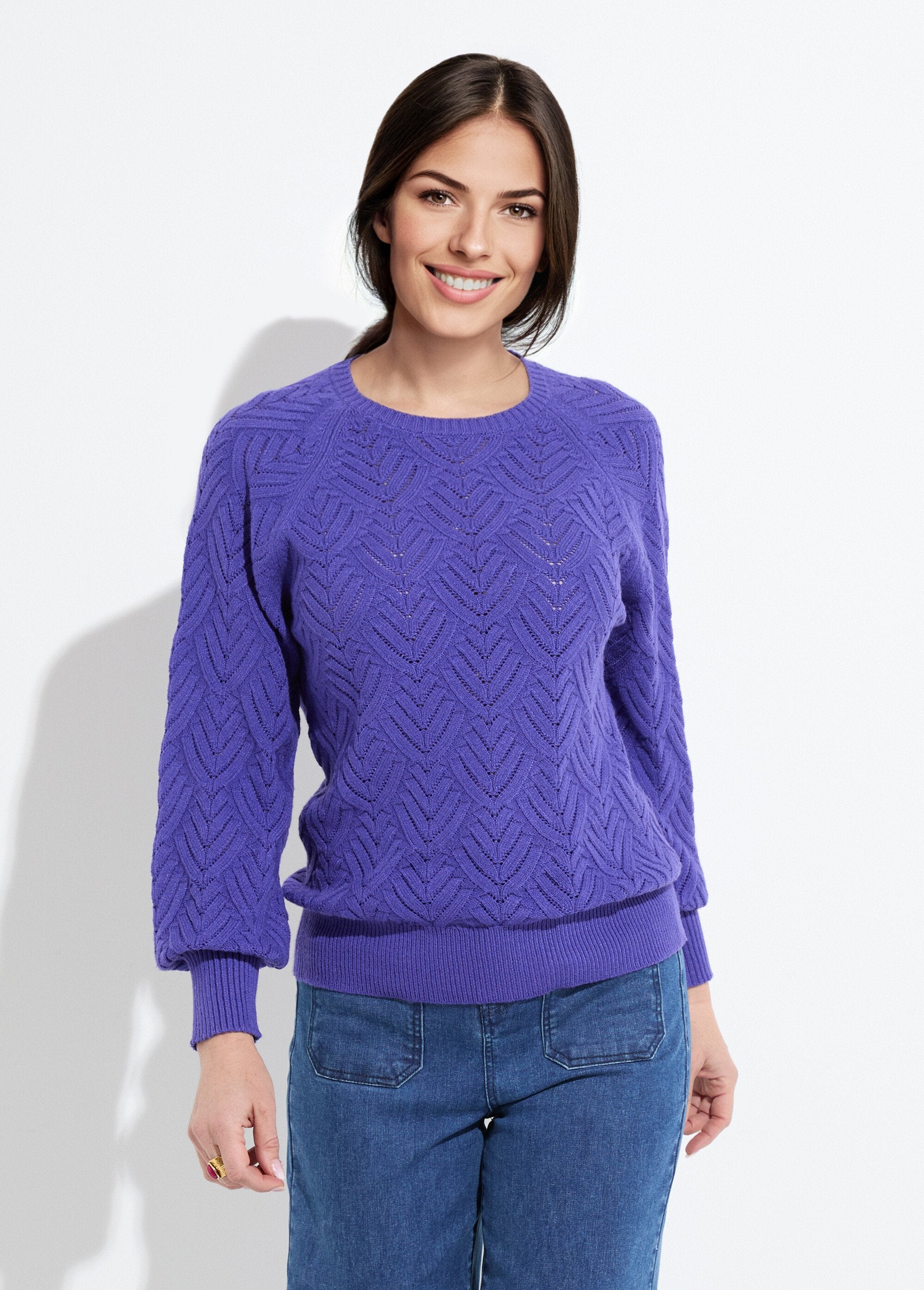 Morbido_maglione_corto_tinta_unita_con_scollo_rotondo_Violet_FA1_slim