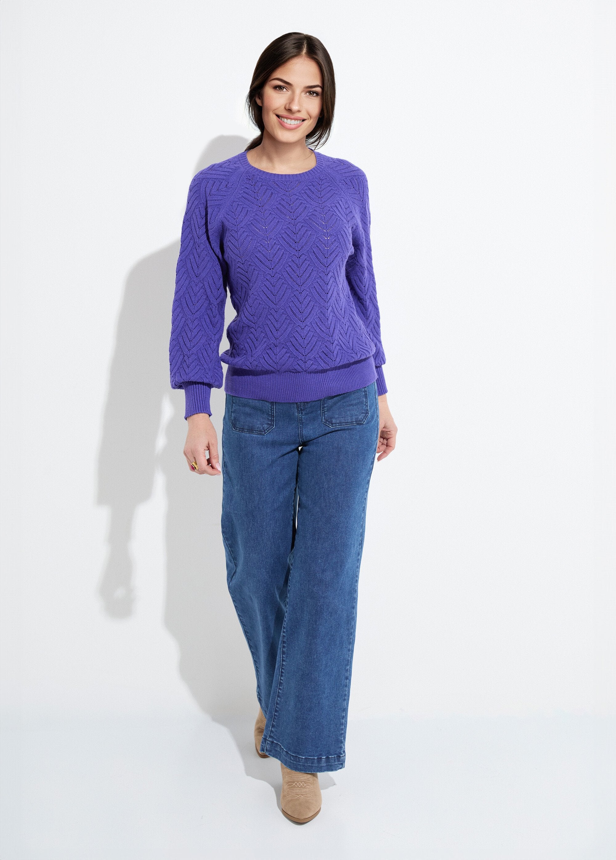 Morbido_maglione_corto_tinta_unita_con_scollo_rotondo_Violet_SF1_slim