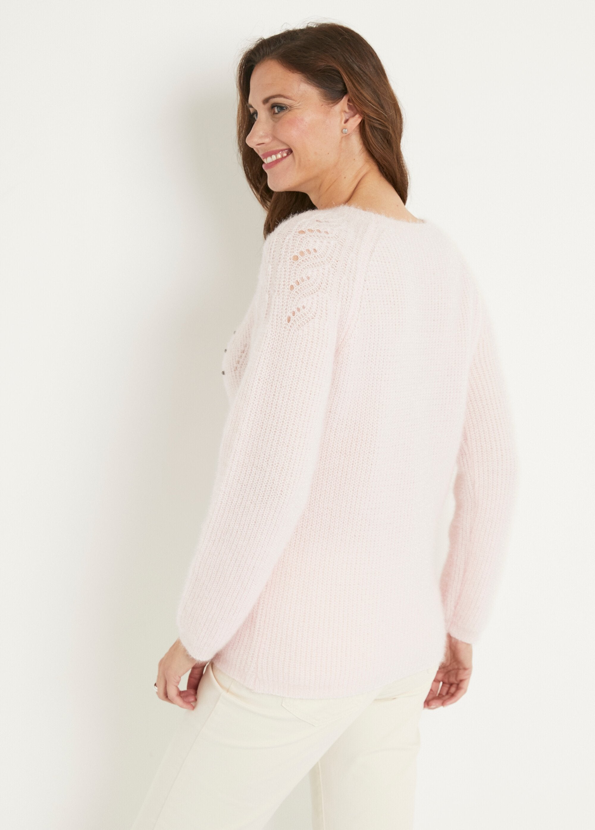 Maglia_in_morbida_pelliccia_con_collo_rotondo_traforato_di_perline_Rose_DO1_slim