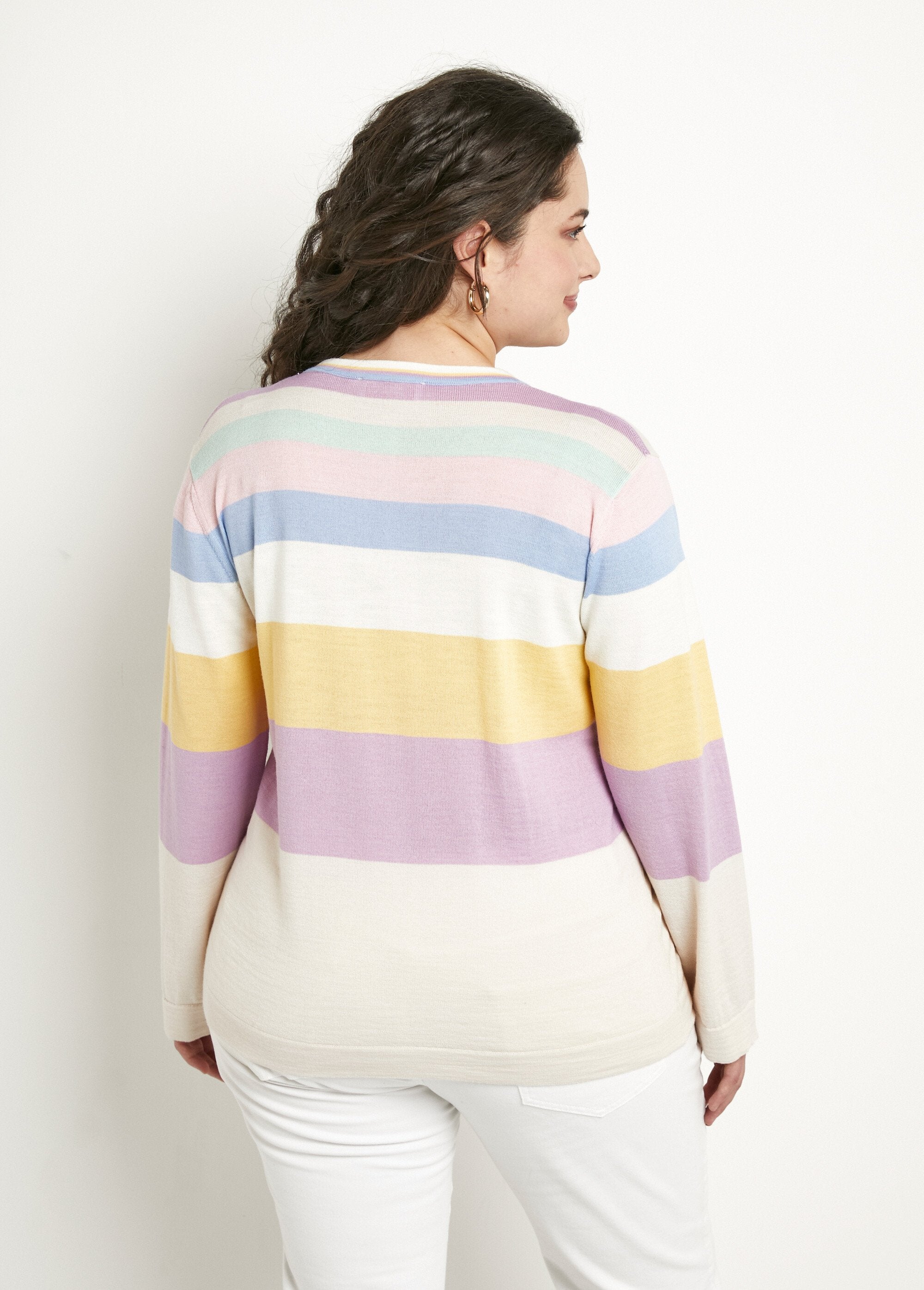 Morbido_maglione_a_righe_con_scollo_a_V_in_lana_merino_Multicolore_DO1_curvy