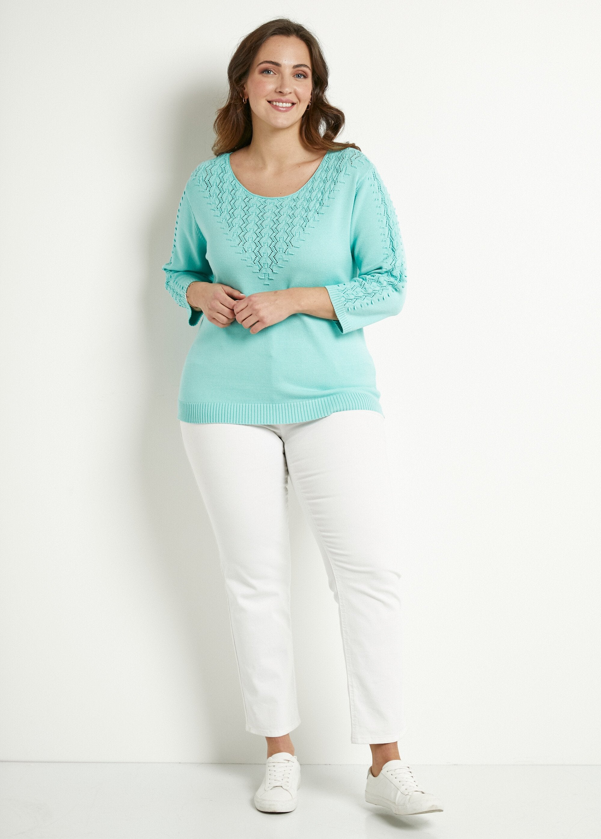 Morbido_maglione_tinta_unita_con_scollo_rotondo_in_maglia_fantasia_Aqua_SF1_curvy