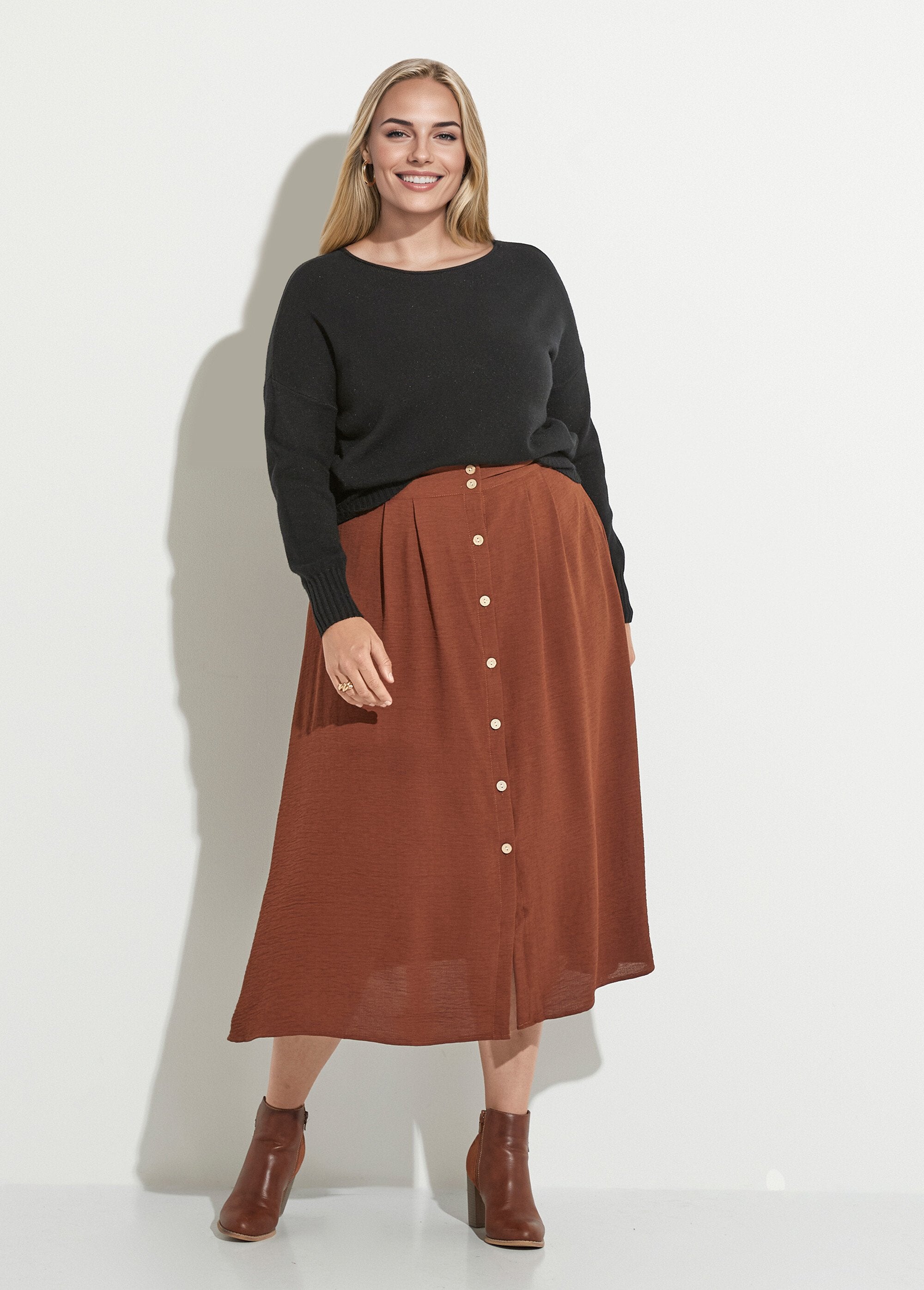 Maglia_con_scollo_a_barca_e_bordi_a_coste_Noir_SF1_curvy