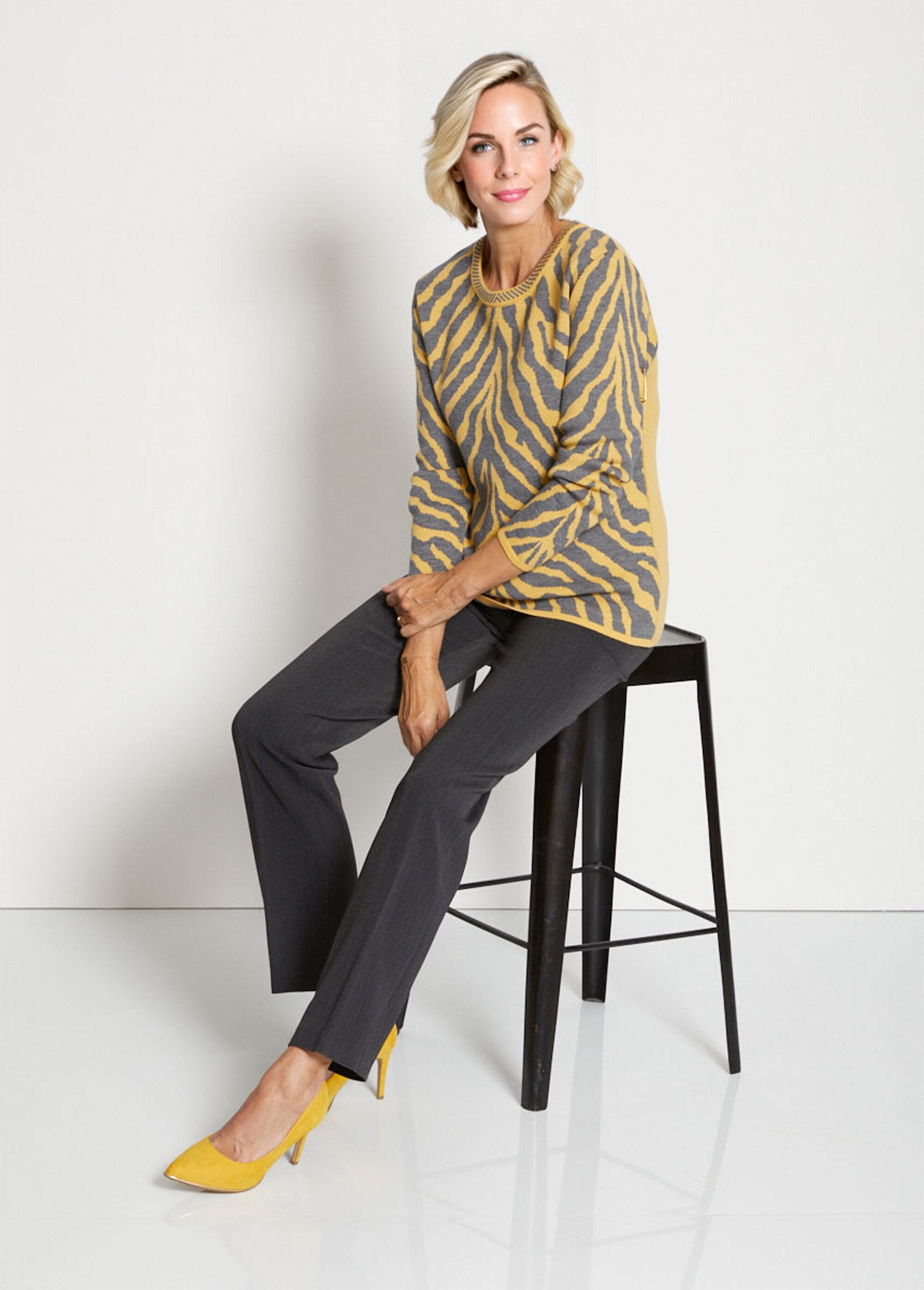 Maglia_zebrata_jacquard_Miele_e_grigio_SF1_slim