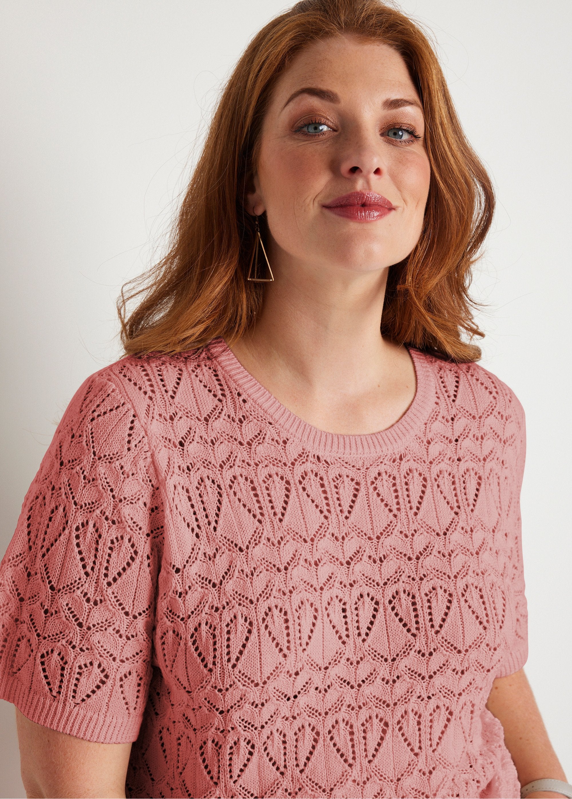 Maglione_di_cotone_sottile_traforato_a_maniche_corte_Rosa_cipria_DE1_curvy