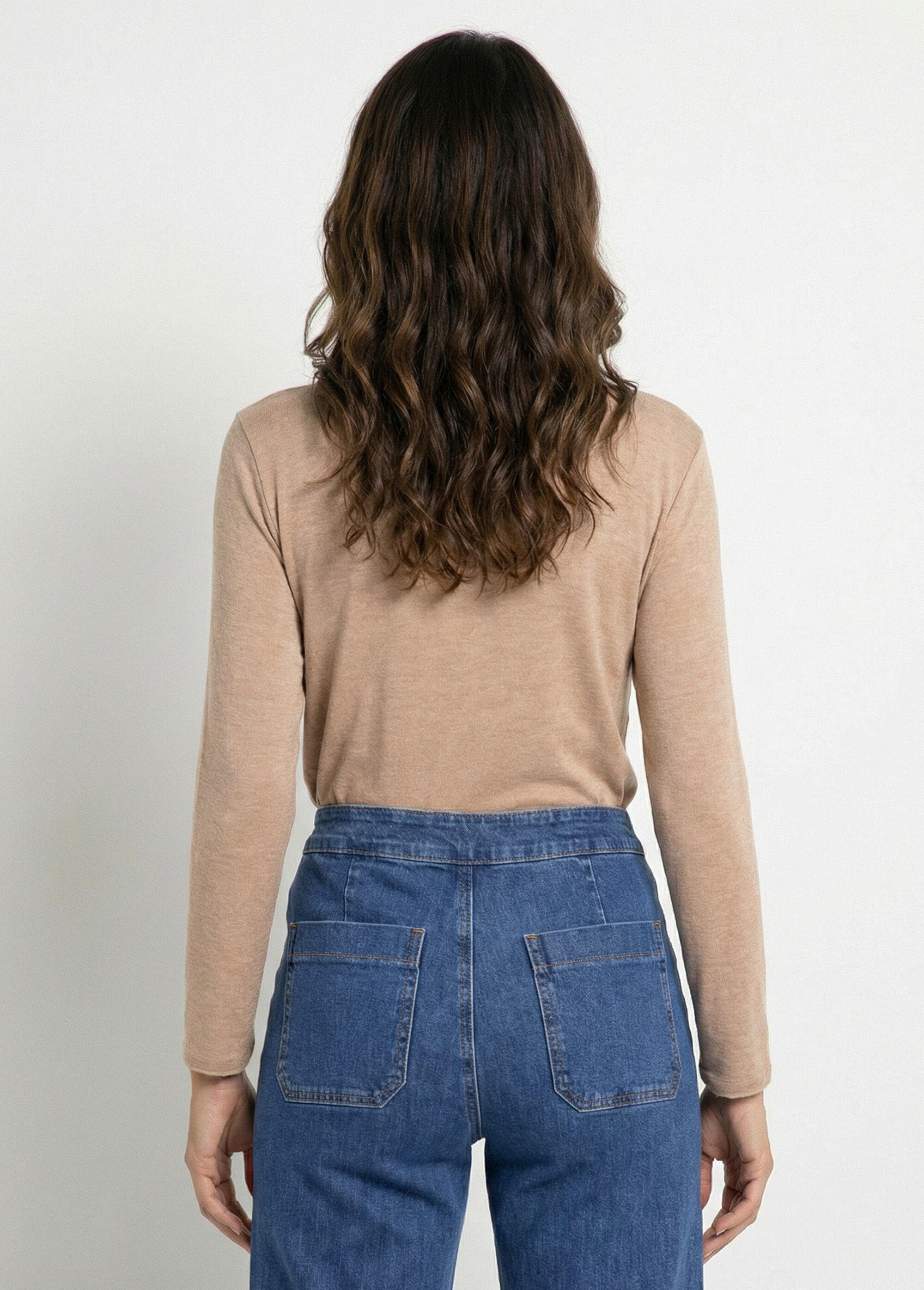 Maglione_sottile_in_angora_e_lana,_scollo_a_V_Camel_DO1_slim