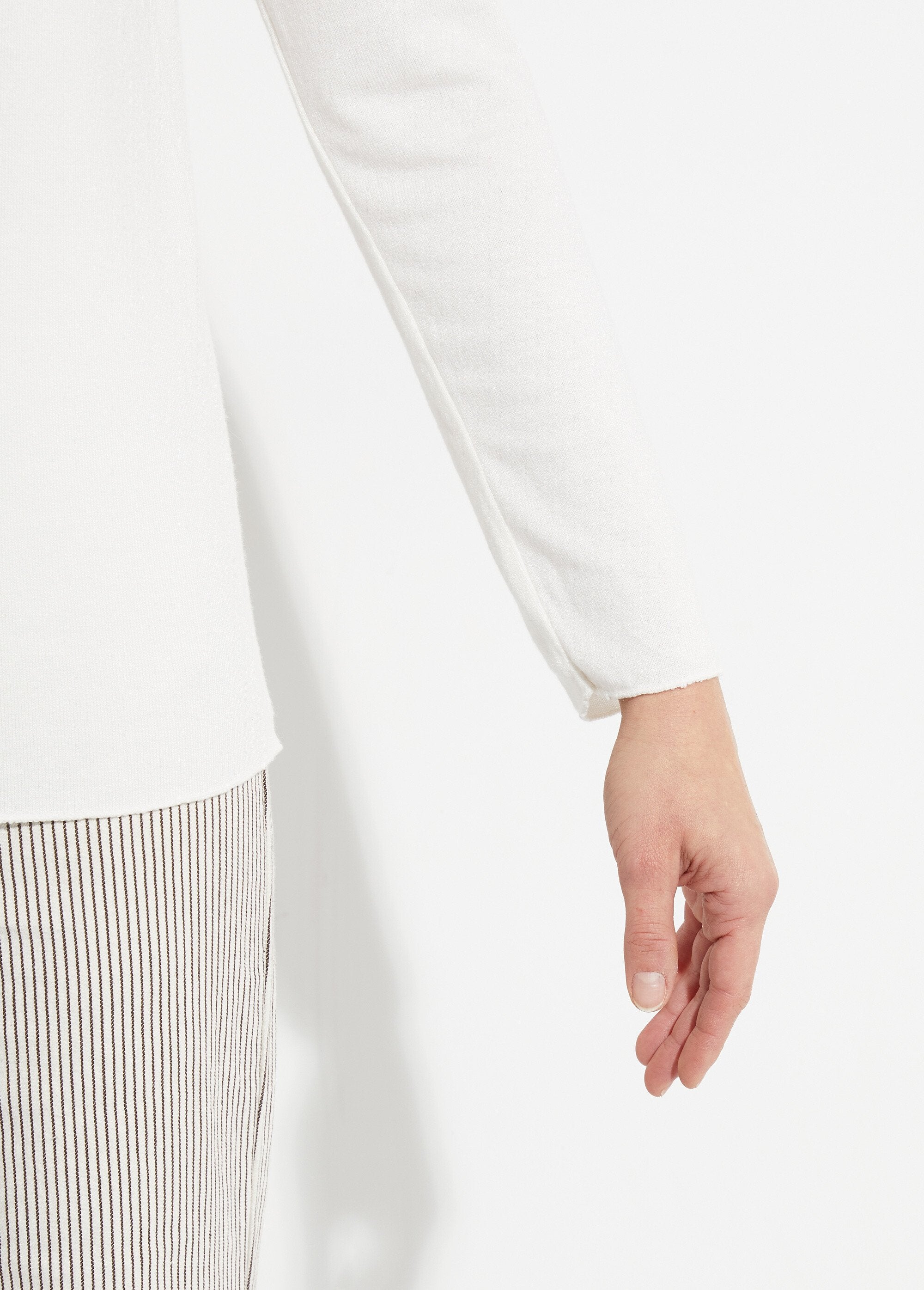 Maglione_sottile_in_angora_e_lana,_scollo_a_V_Ecru_DE1_slim