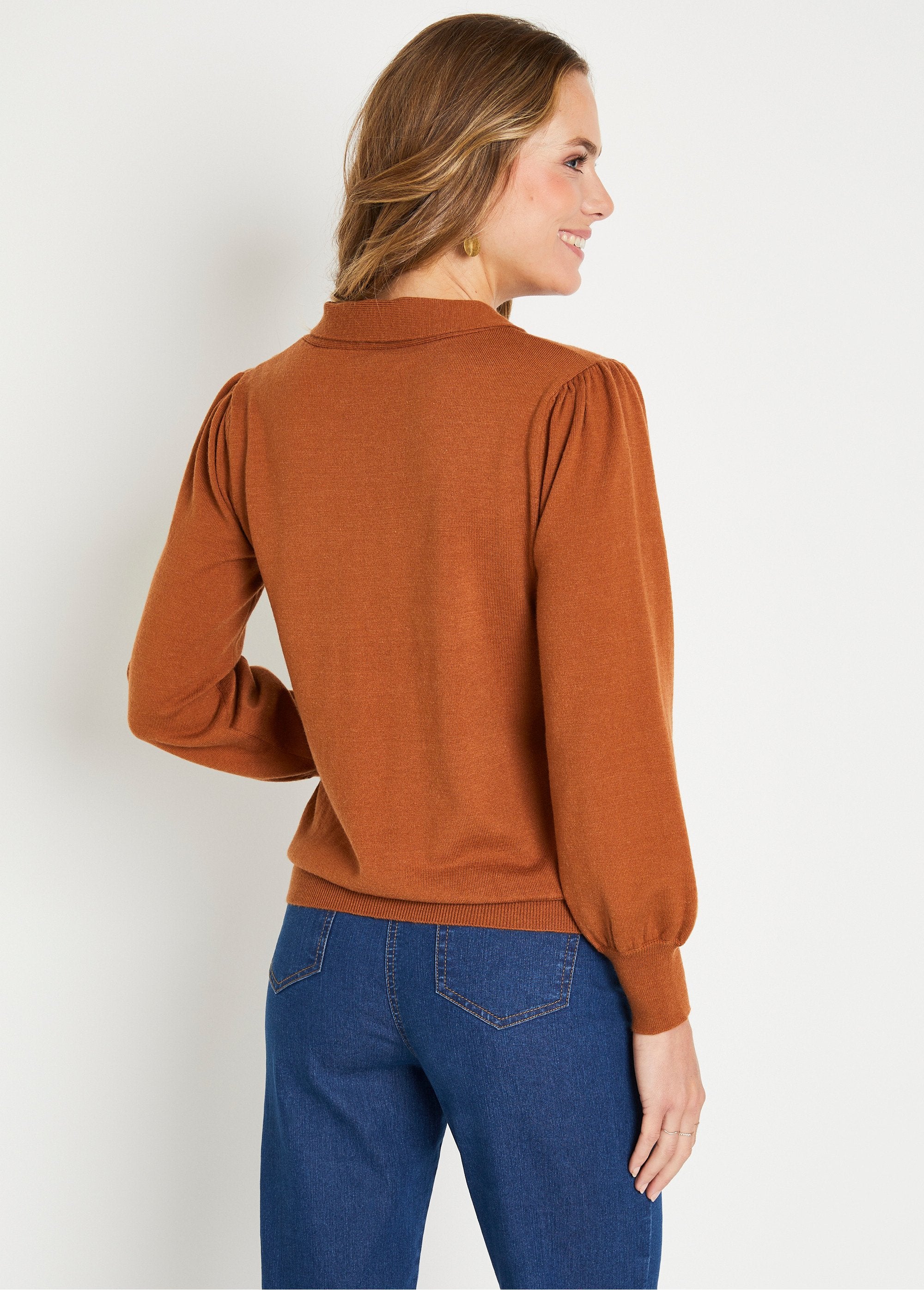 Maglia_in_misto_lana_con_collo_a_cravatta_Caramel_DO1_slim