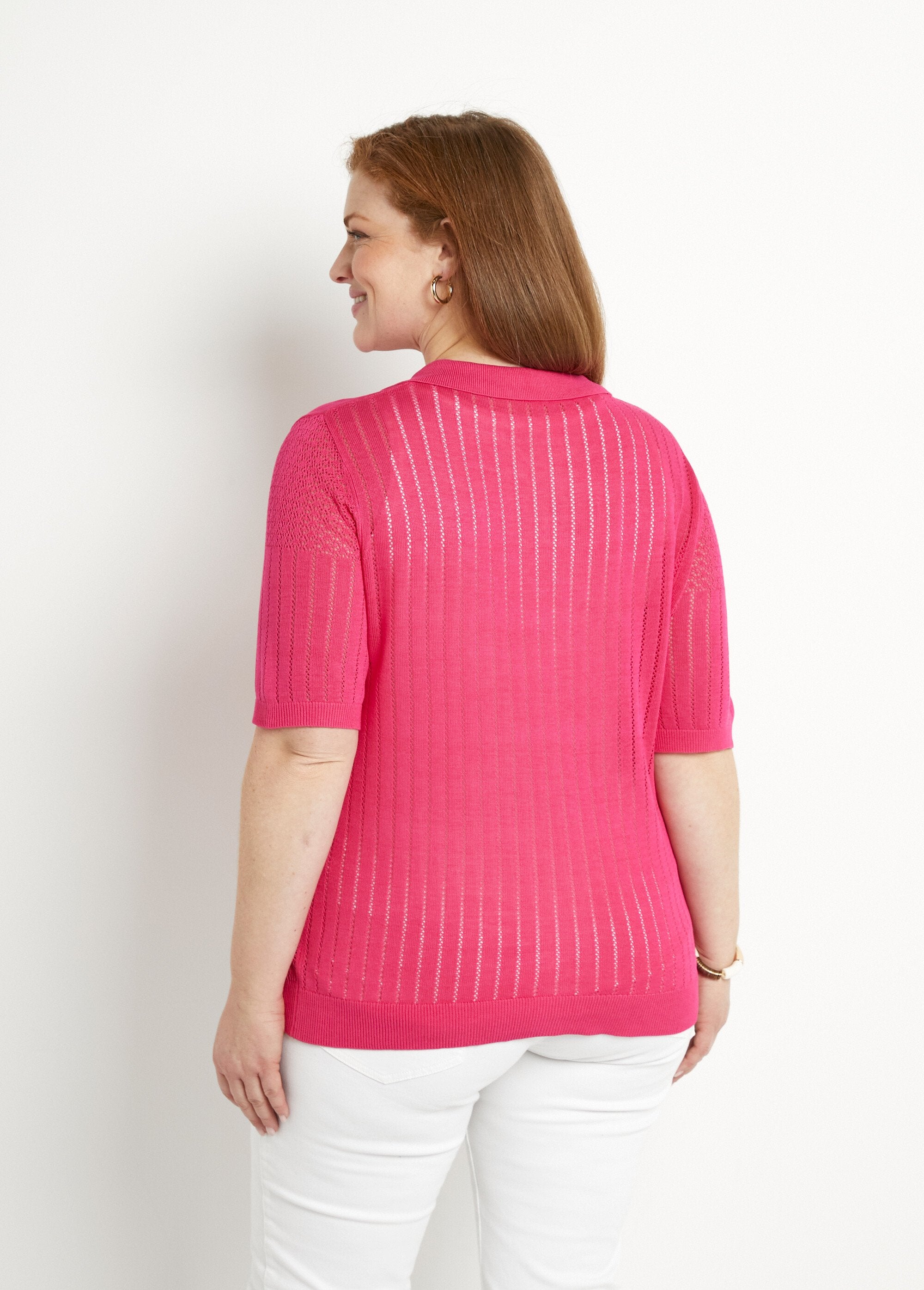 Maglione_sottile_traforato_con_scollo_a_polo_e_maniche_corte_Fuchsia_DO1_curvy