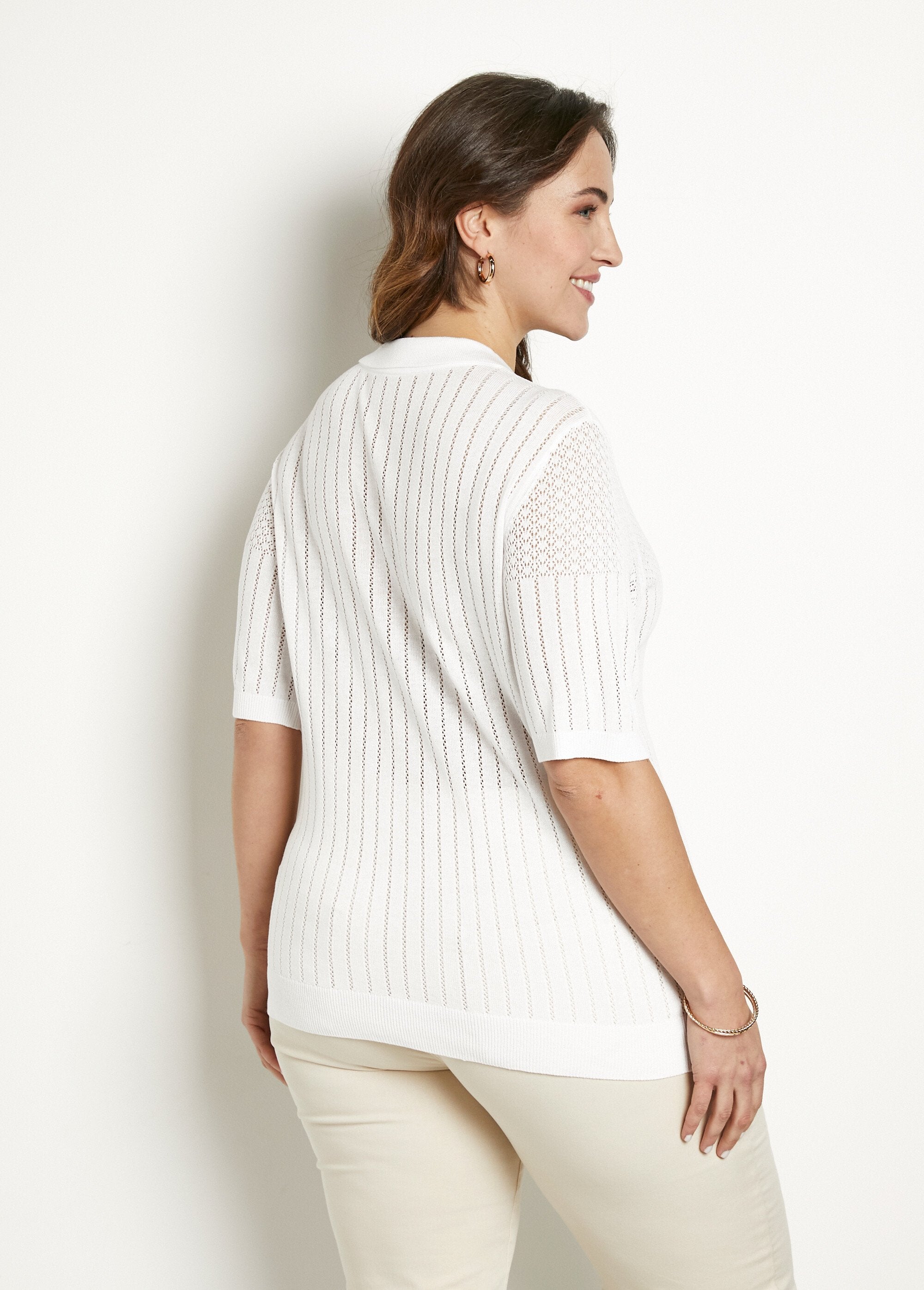 Maglione_sottile_traforato_con_scollo_a_polo_e_maniche_corte_Blanc_DO1_curvy