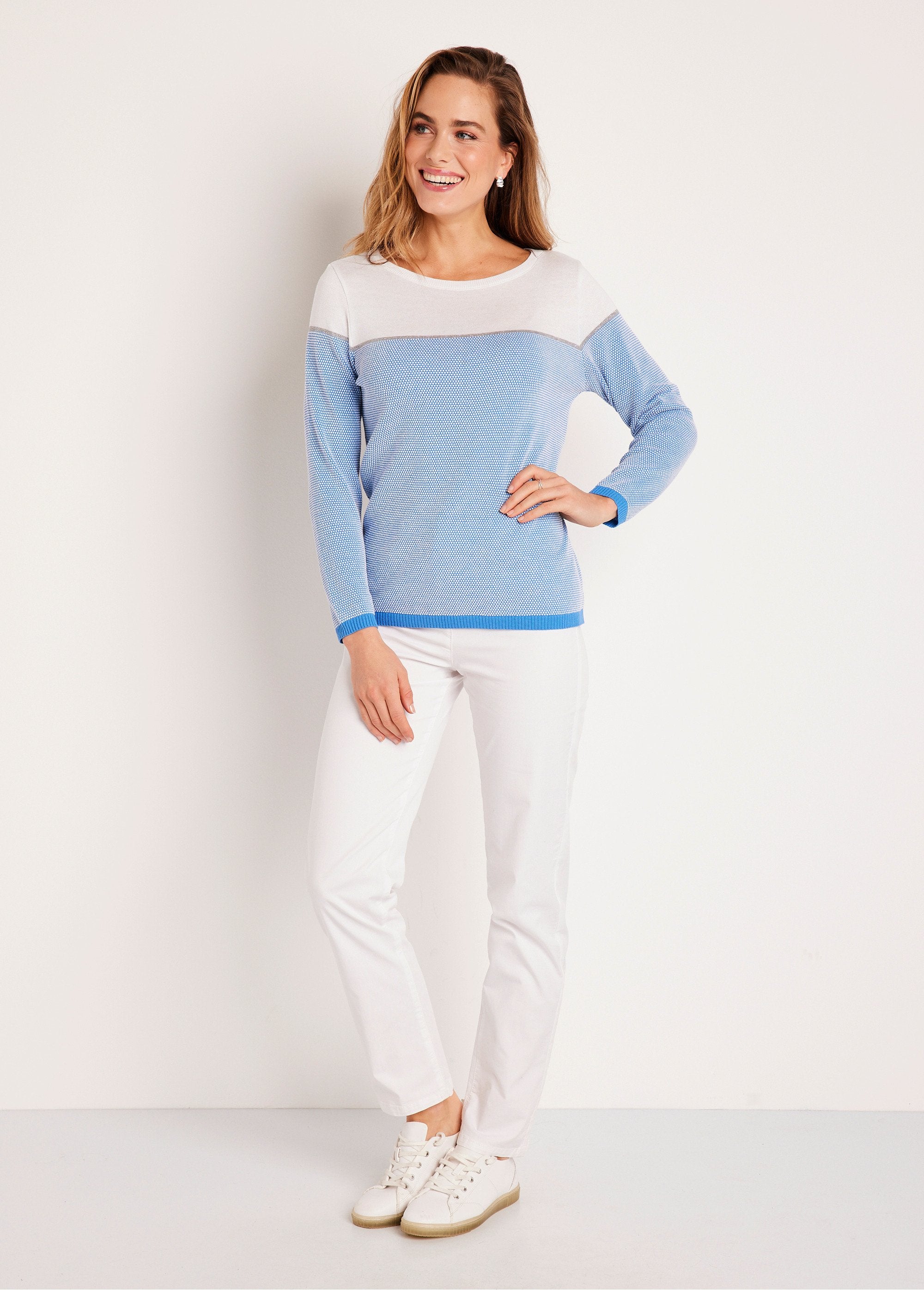 Maglia_a_maniche_lunghe_con_scollo_rotondo_Bianco_e_blu_SF1_slim