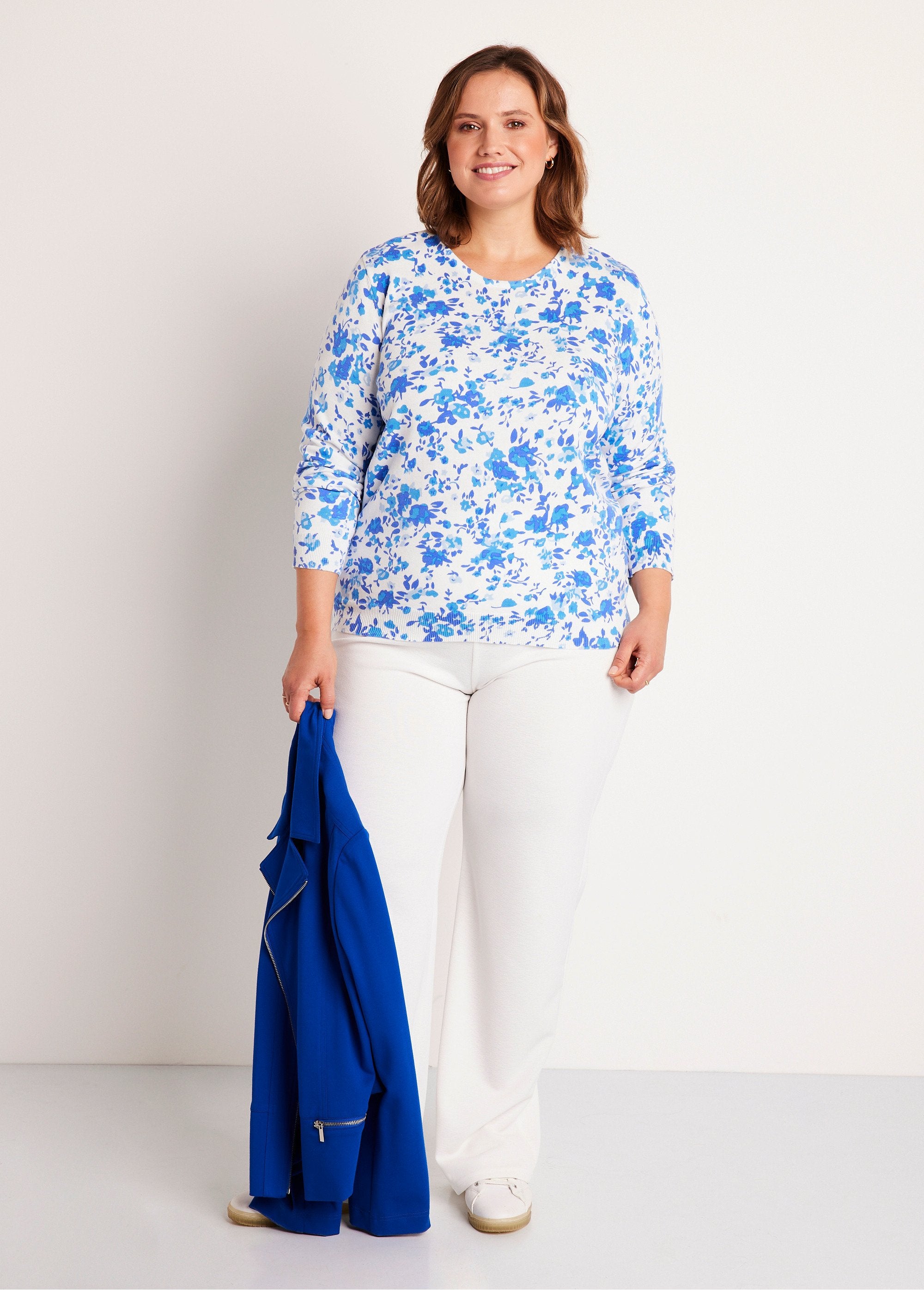 Maglione_sottile_a_fiori_BLU_SF1_curvy