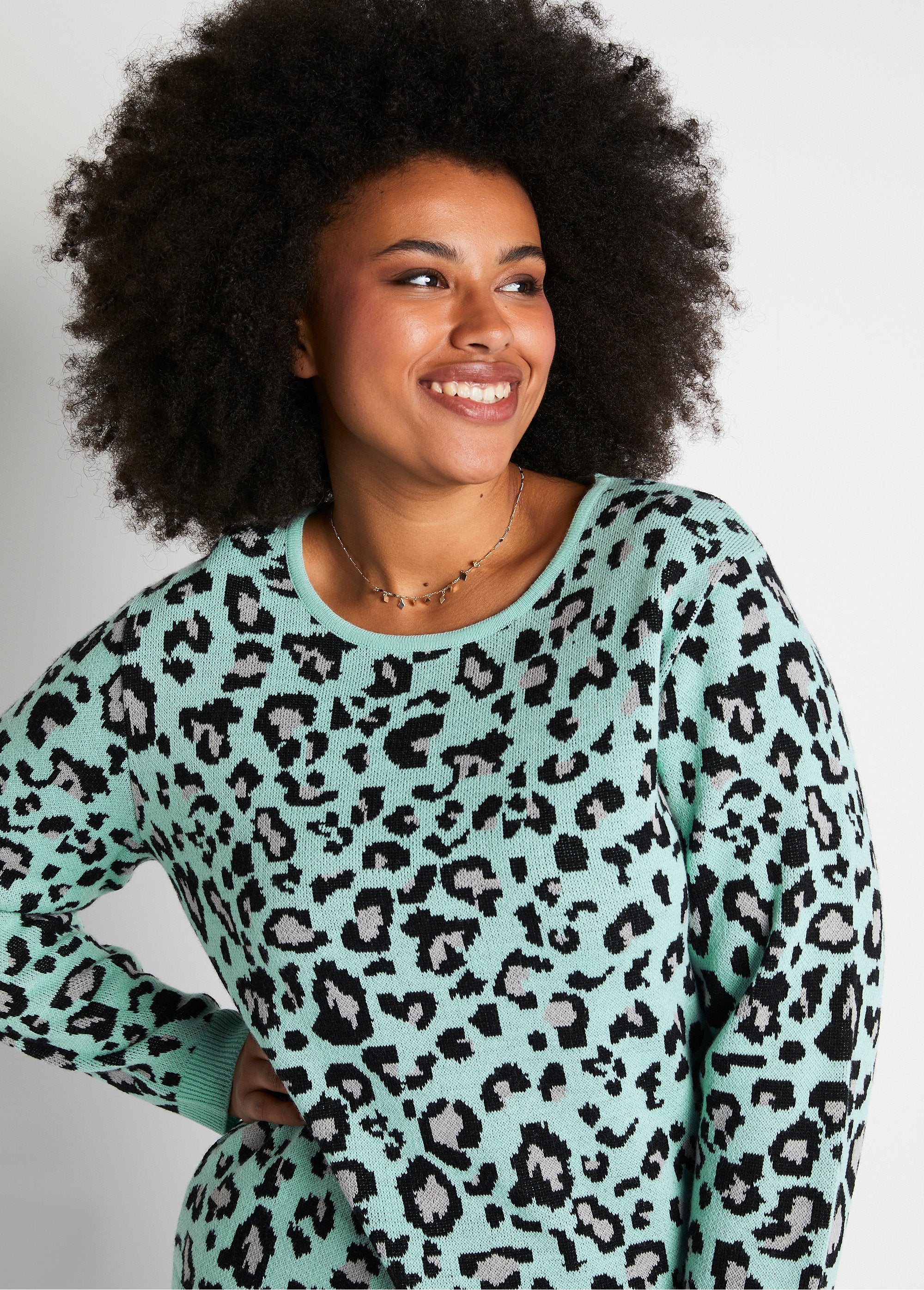 Maglia_jacquard_leopardata_Onice_e_nero_DE1_curvy