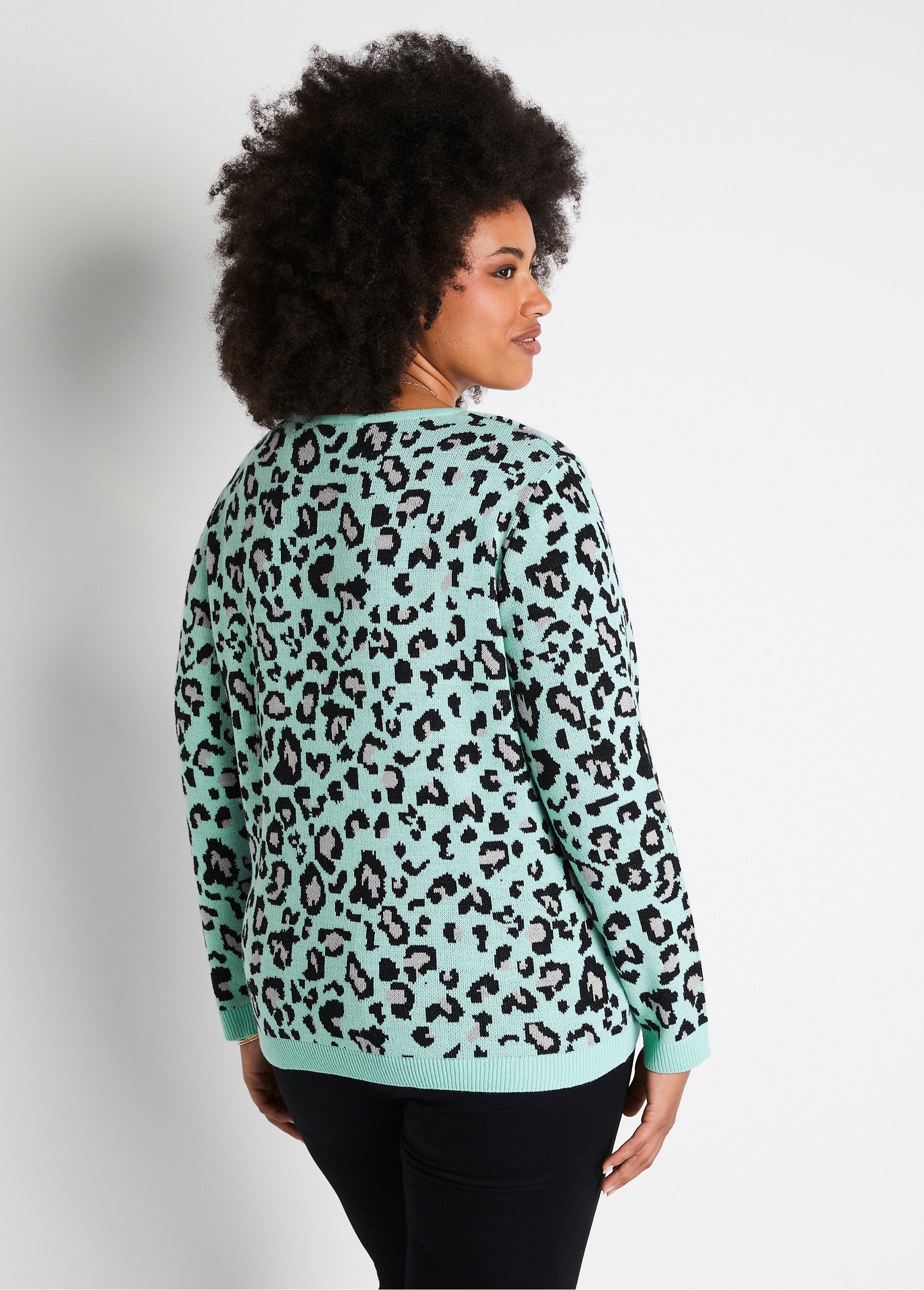 Maglia_jacquard_leopardata_Onice_e_nero_DO1_curvy