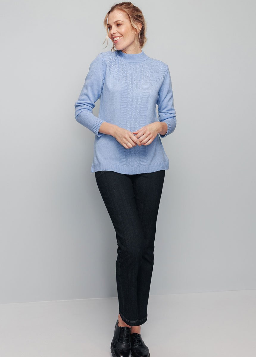 Maglia_a_coste_morbide_con_decorazioni_in_strass,_collo_alto_BLU_SF1_slim