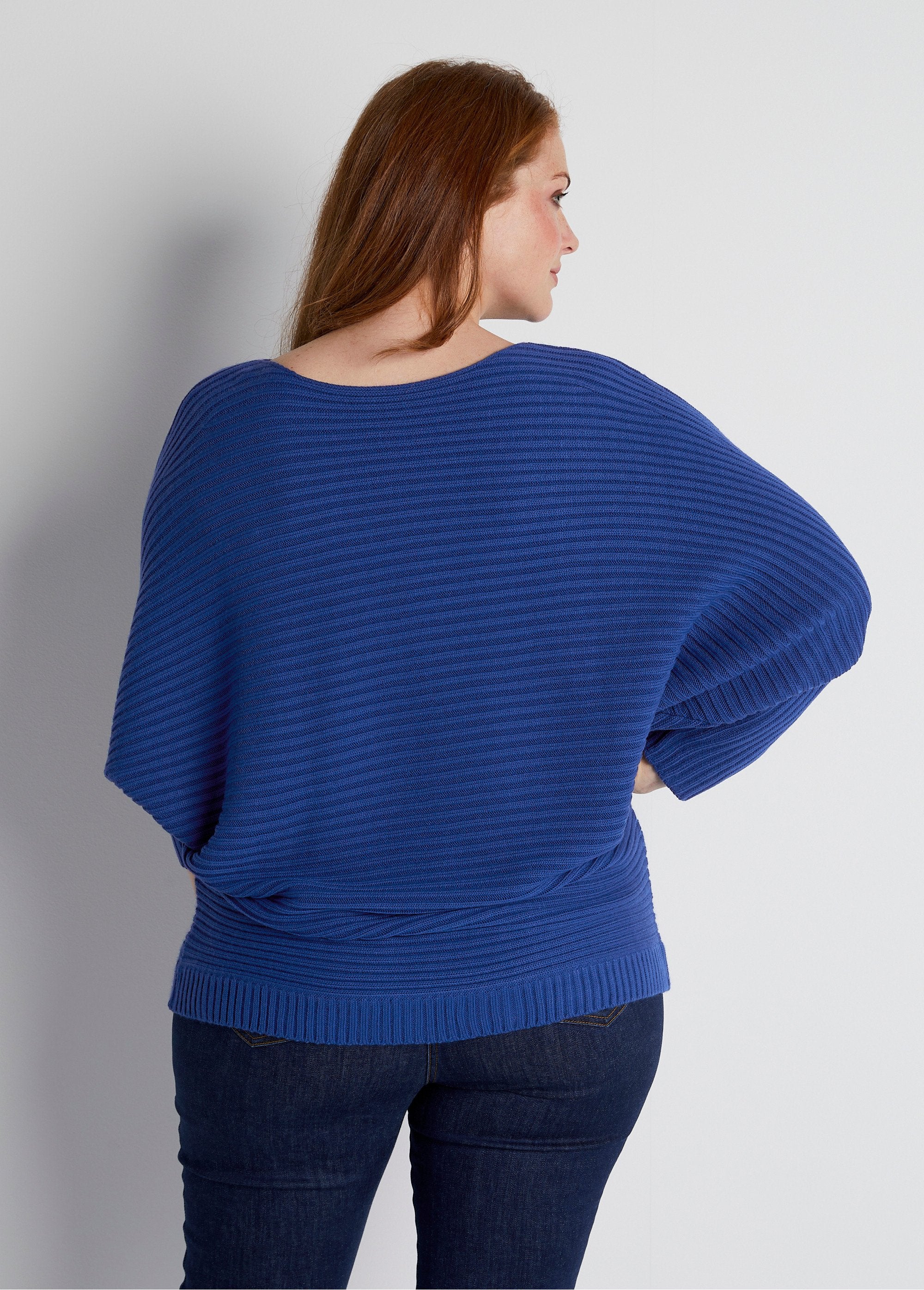 Maglia_a_coste_con_maniche_a_pipistrello_BLU_DO1_curvy