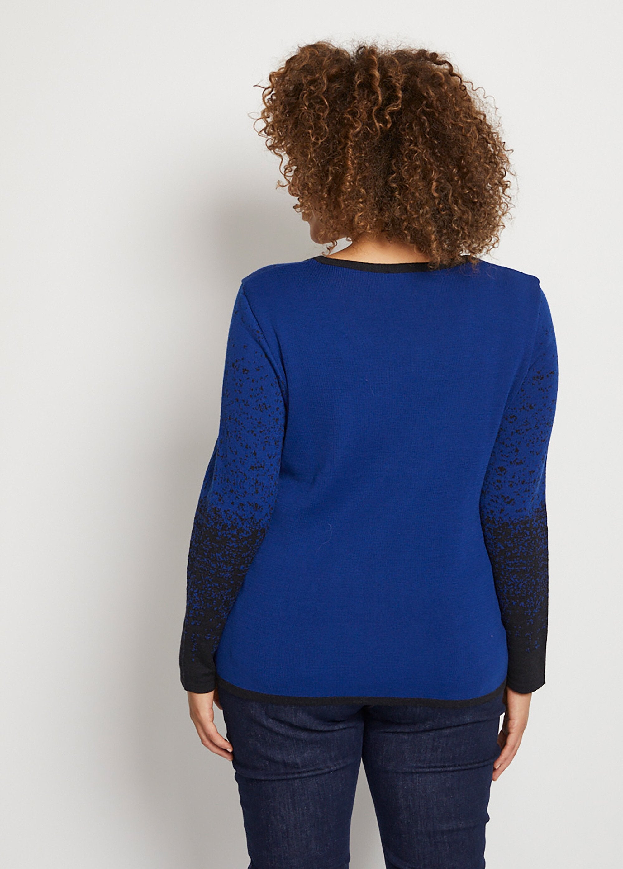 Maglione_girocollo_in_calda_lana_merino_jacquard_Nero_e_blu_DO1_curvy