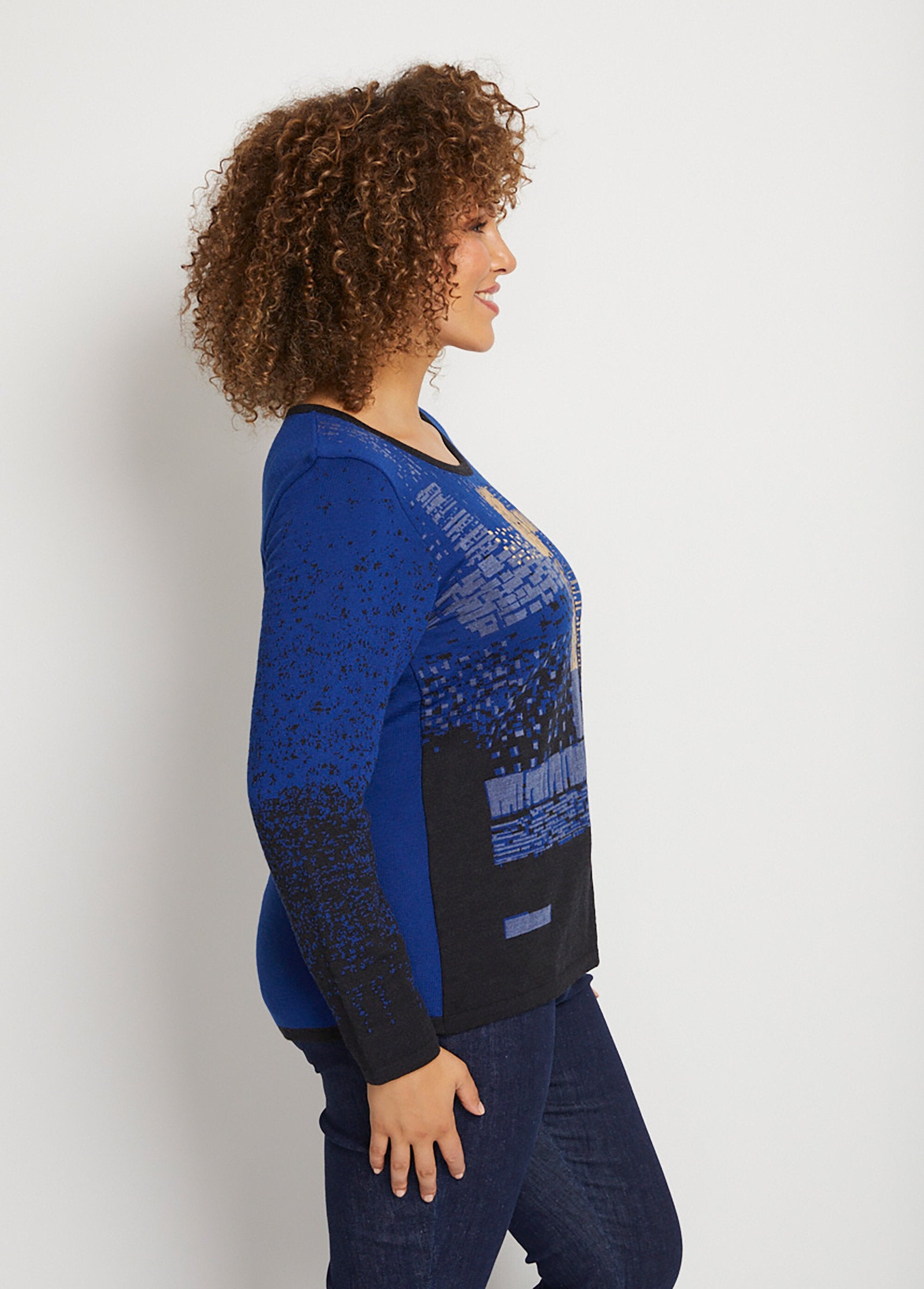 Maglione_girocollo_in_calda_lana_merino_jacquard_Nero_e_blu_DR1_curvy