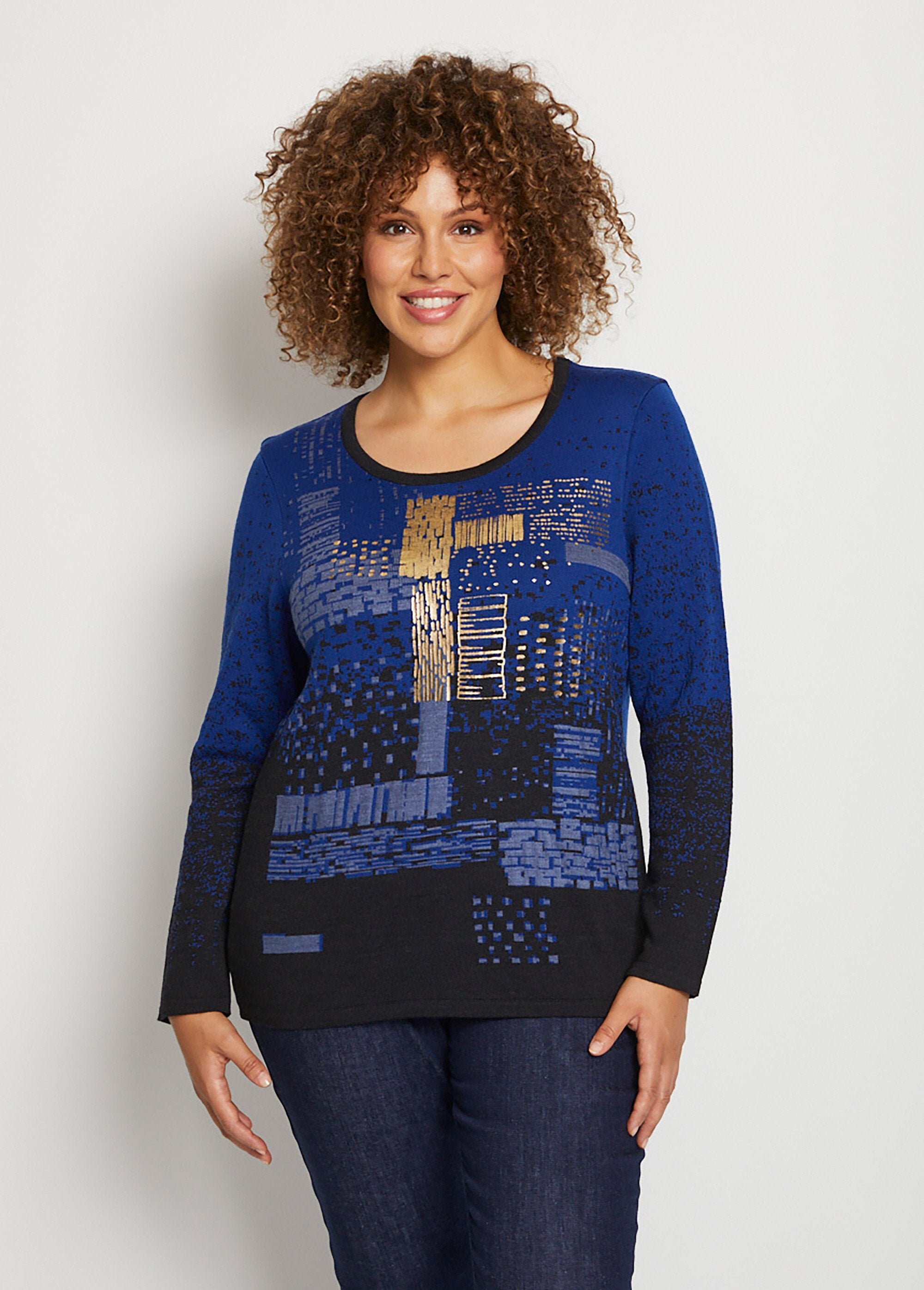 Maglione_girocollo_in_calda_lana_merino_jacquard_Nero_e_blu_FA1_curvy