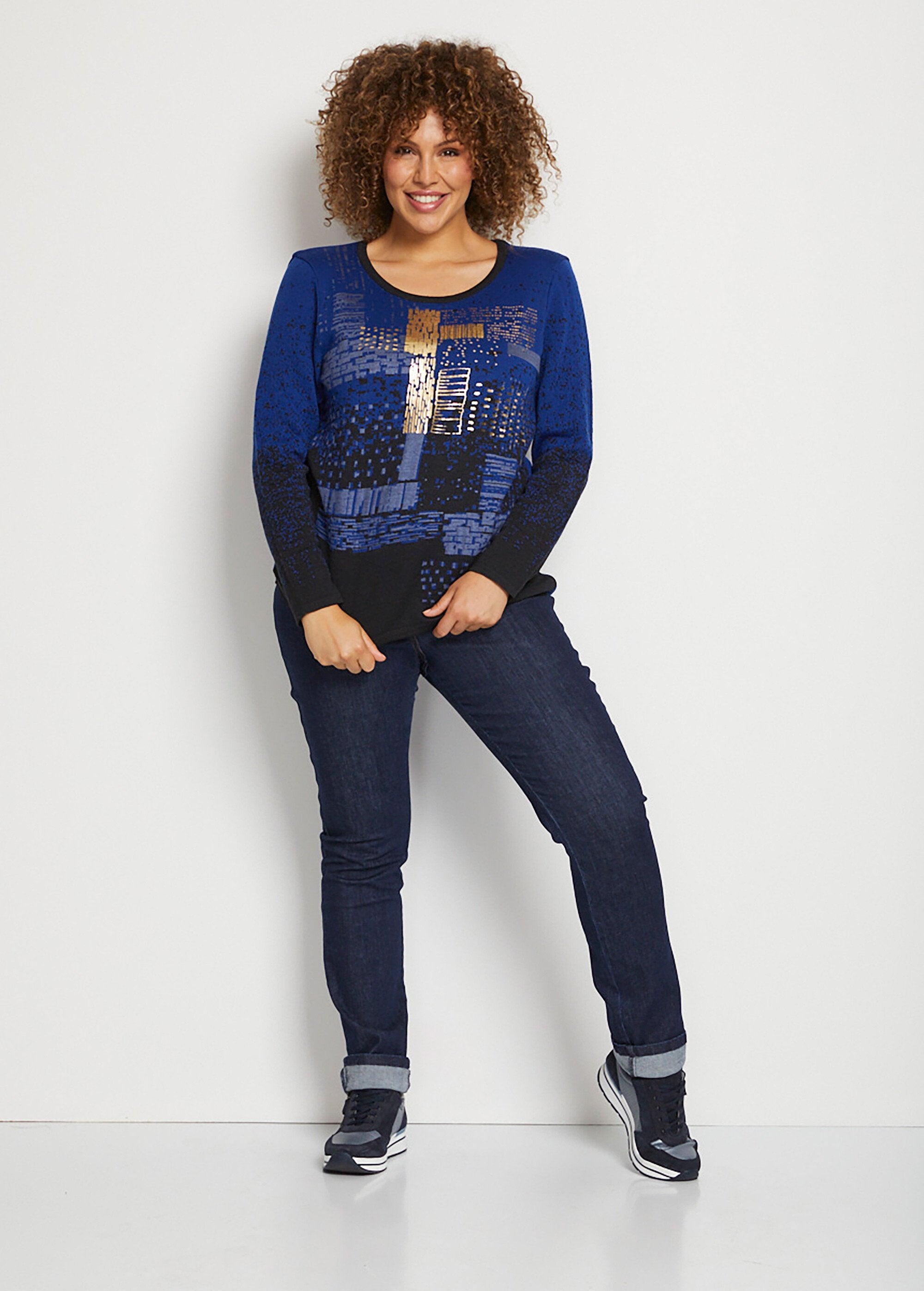 Maglione_girocollo_in_calda_lana_merino_jacquard_Nero_e_blu_SF1_curvy