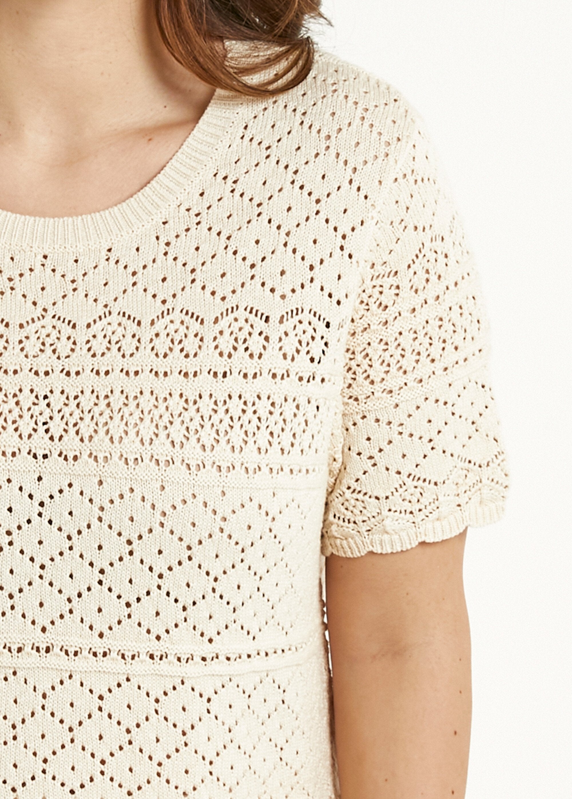 Maglia_traforata_a_maniche_corte_con_scollo_rotondo_Ficelle_DE1_curvy