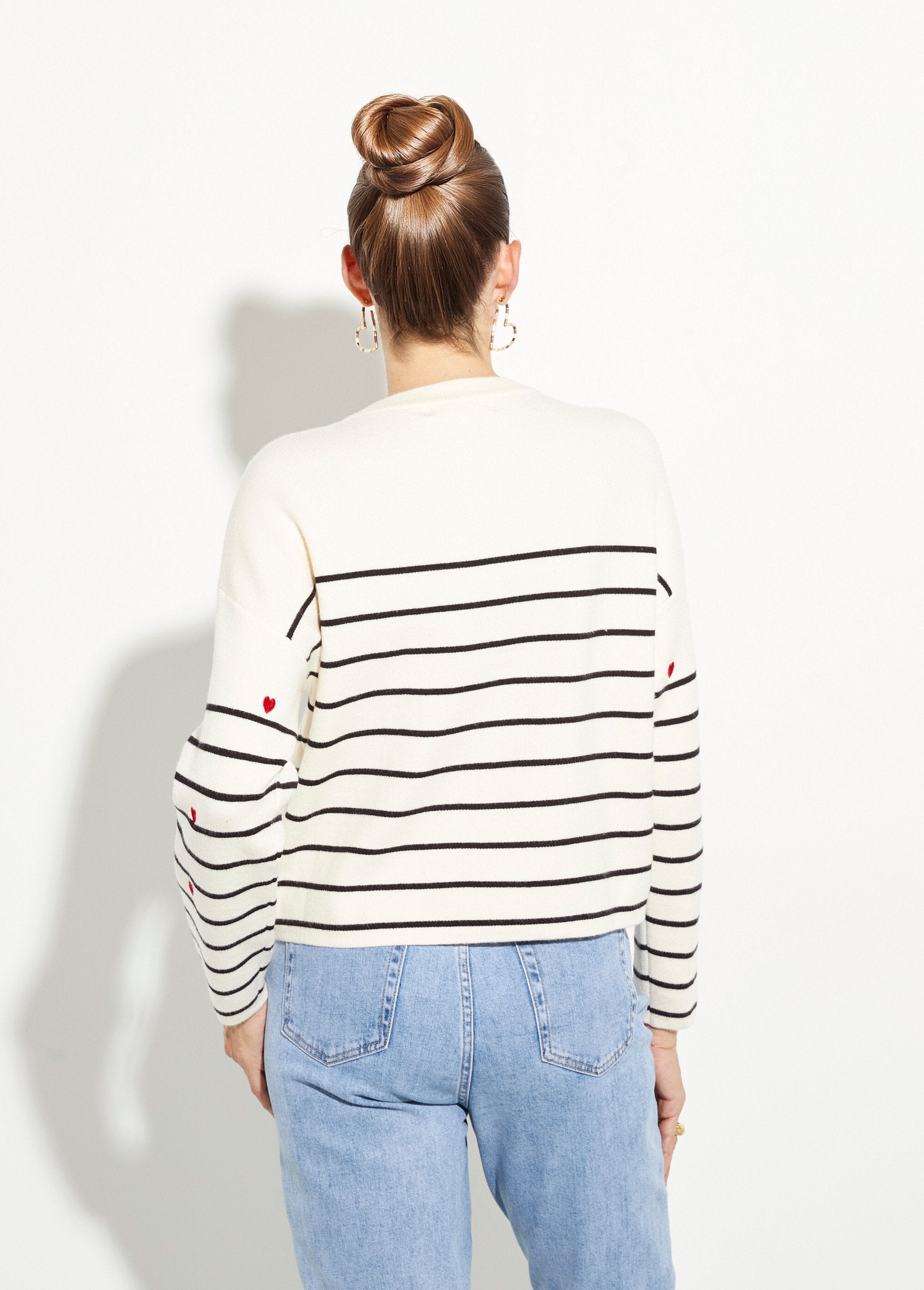 Maglia_a_righe_marinare_e_cuore,_collo_rotondo_Ecru_raye_marine_DO1_slim