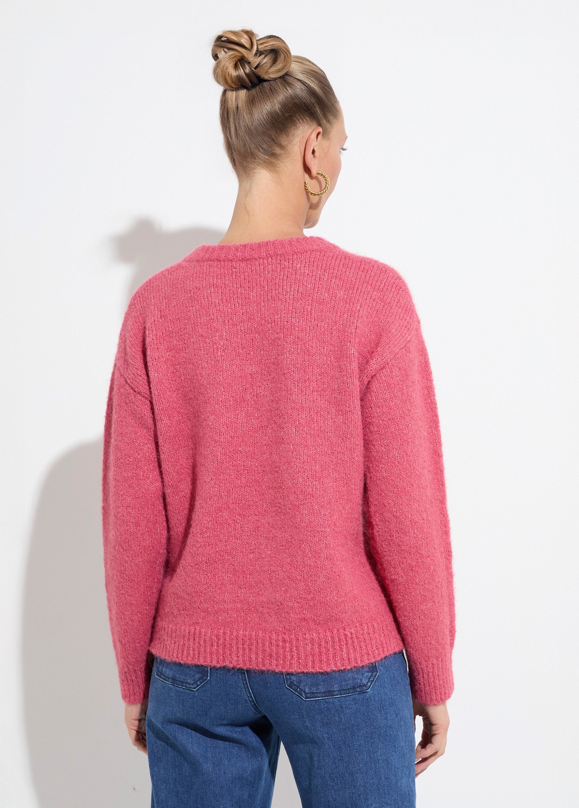 Morbido_maglione_a_girocollo_con_fiori_ricamati_Rose_DO1_slim