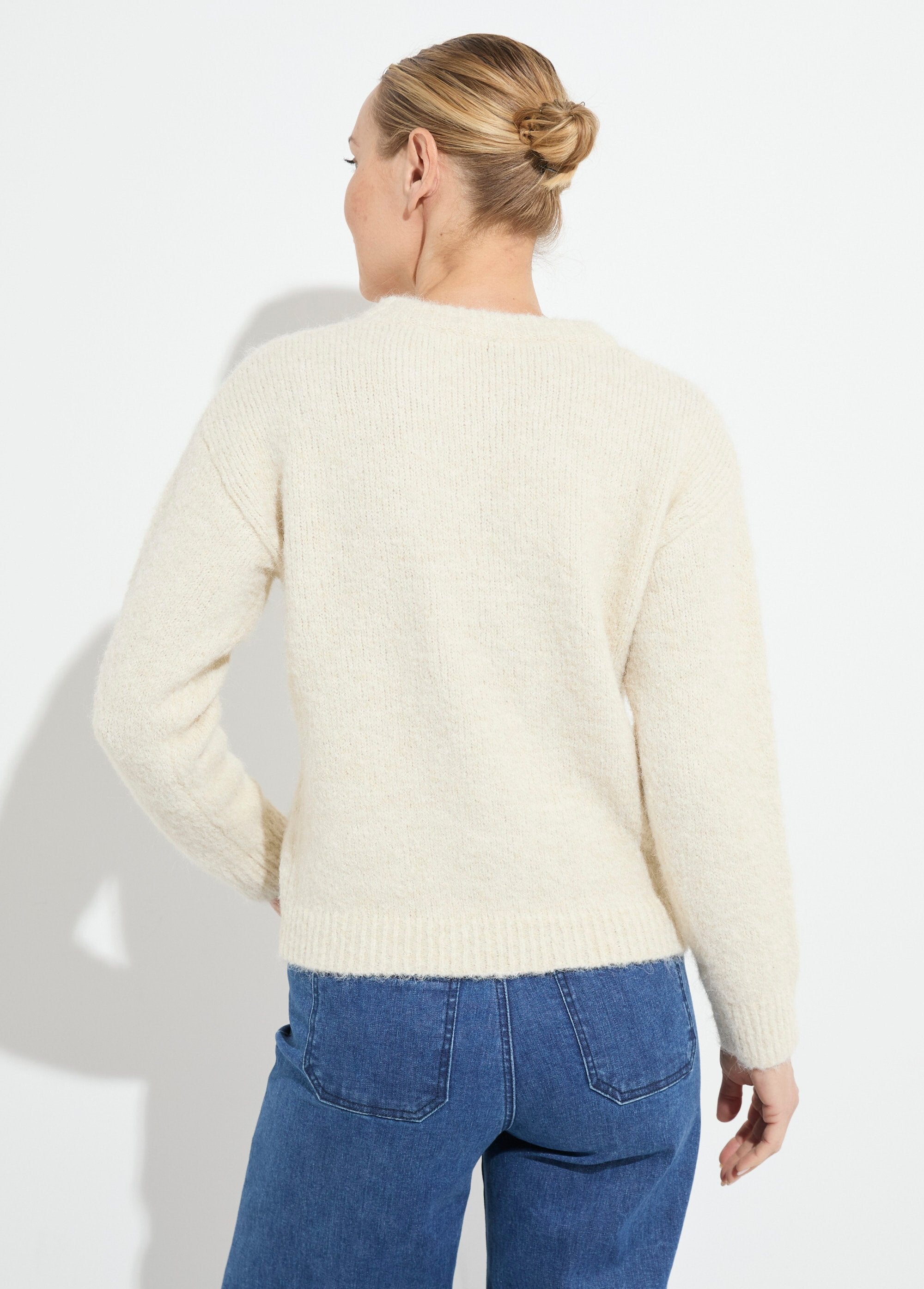 Morbido_maglione_a_girocollo_con_fiori_ricamati_Beige_DO1_slim