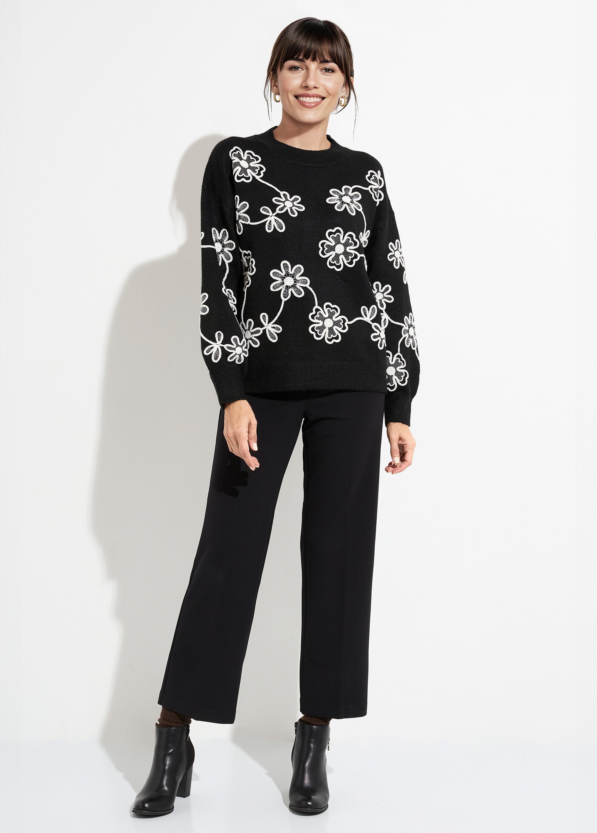 Maglia_alta_con_fiori_ricamati_Noir_SF1_slim