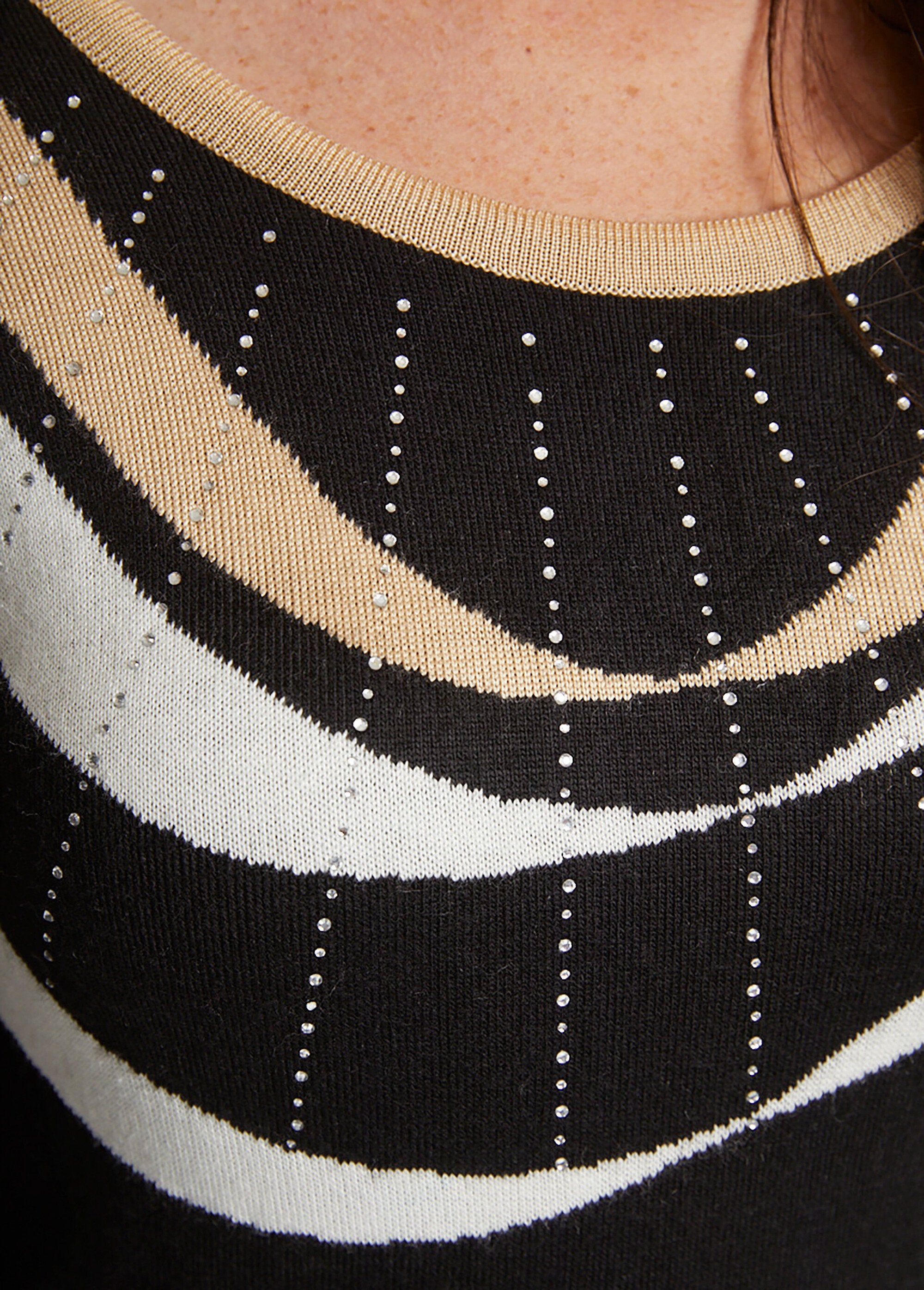 Maglia_jacquard_con_scollo_rotondo_Nero_e_beige_DE2_slim