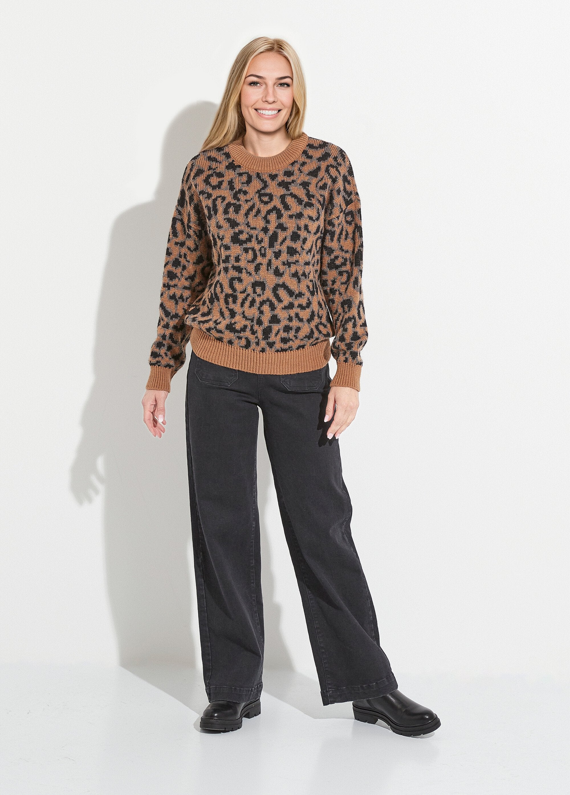 Maglia_leopardata,_collo_alto,_maniche_lunghe_Camel_et_noir_SF1_slim