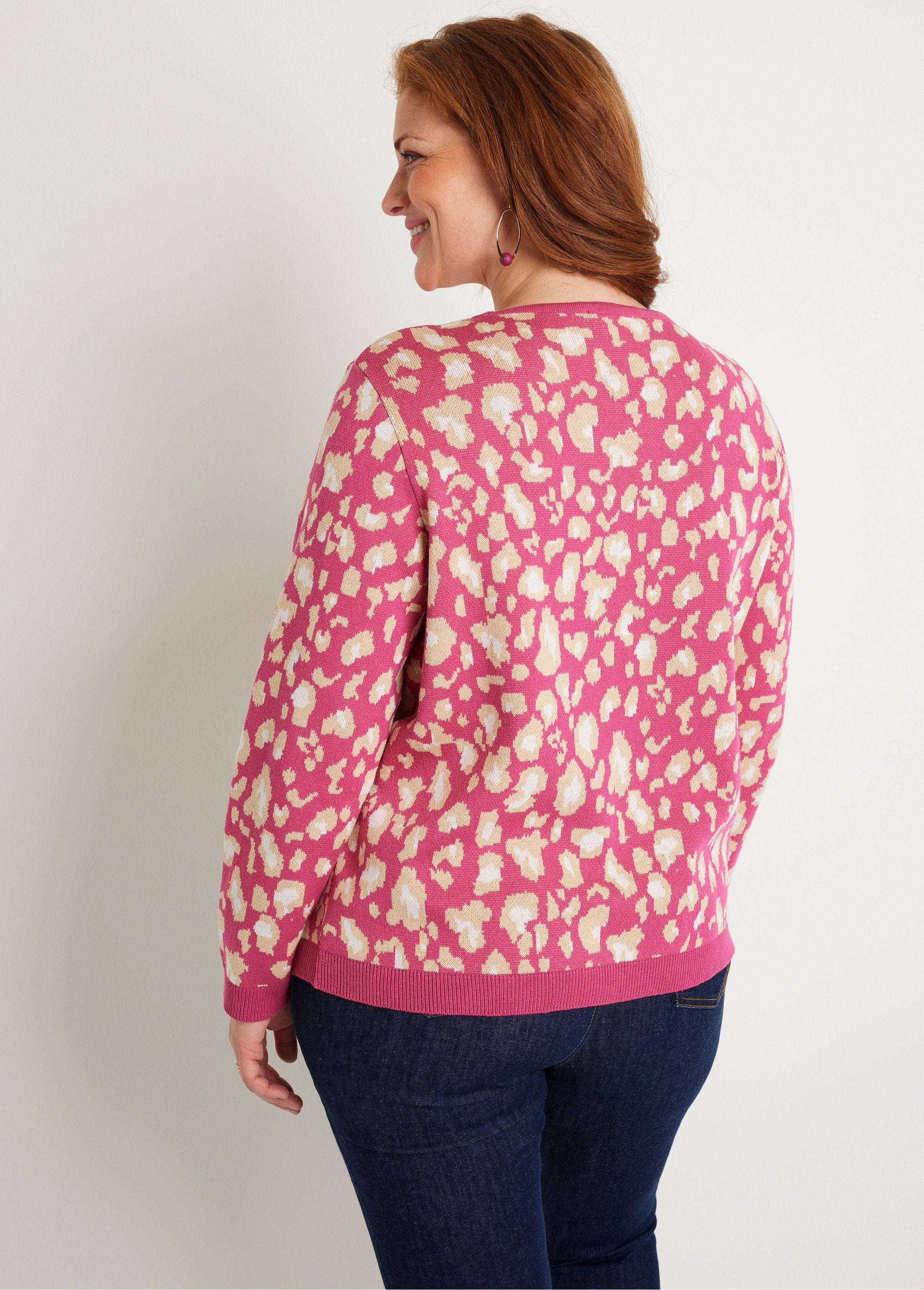 Maglia_a_collo_tondo_con_stampa_leopardo_ROSA_DO1_curvy